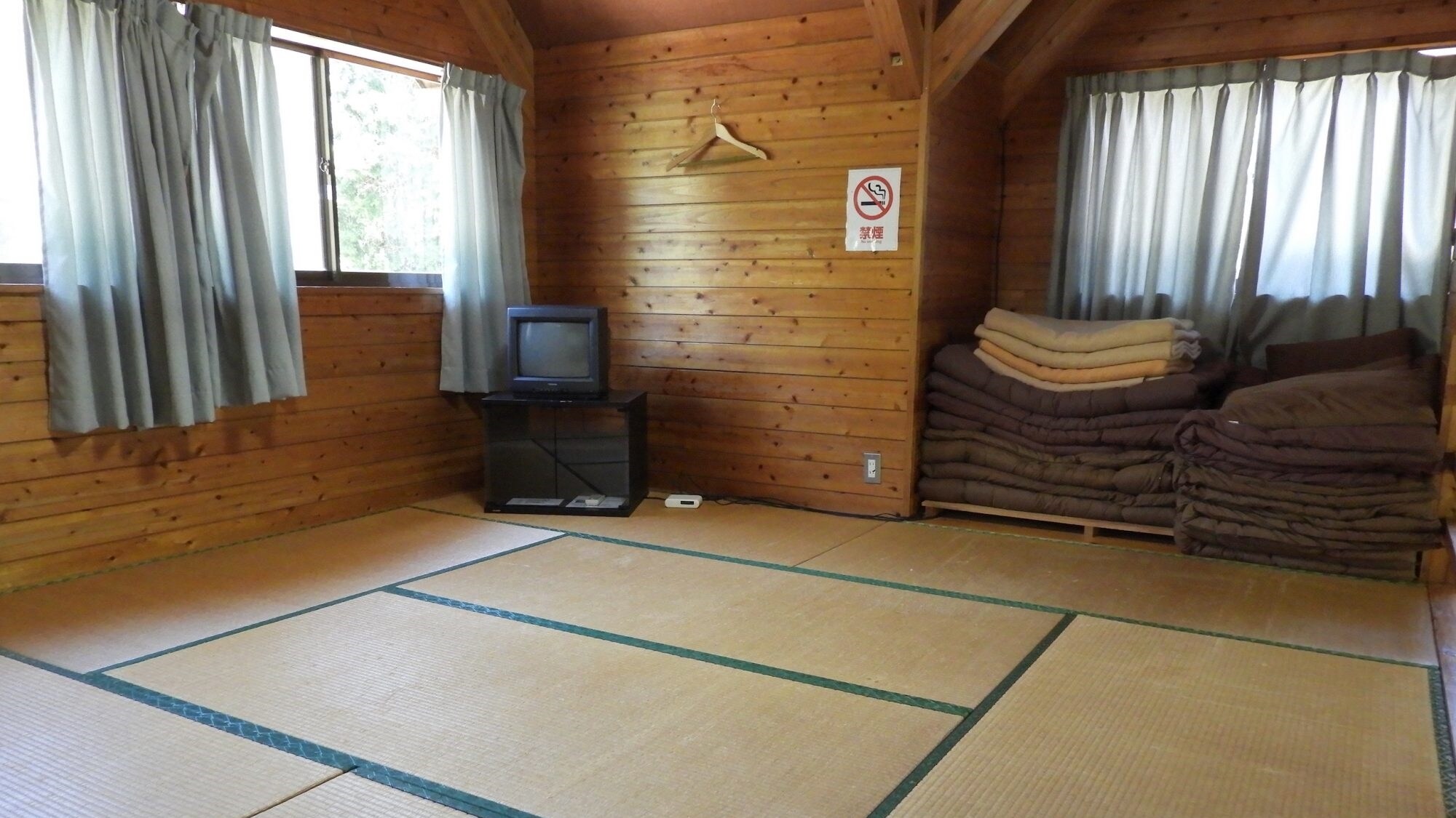 ※【二层小屋】二楼是铺有榻榻米的房间。您可以铺开被褥，躺下放松。