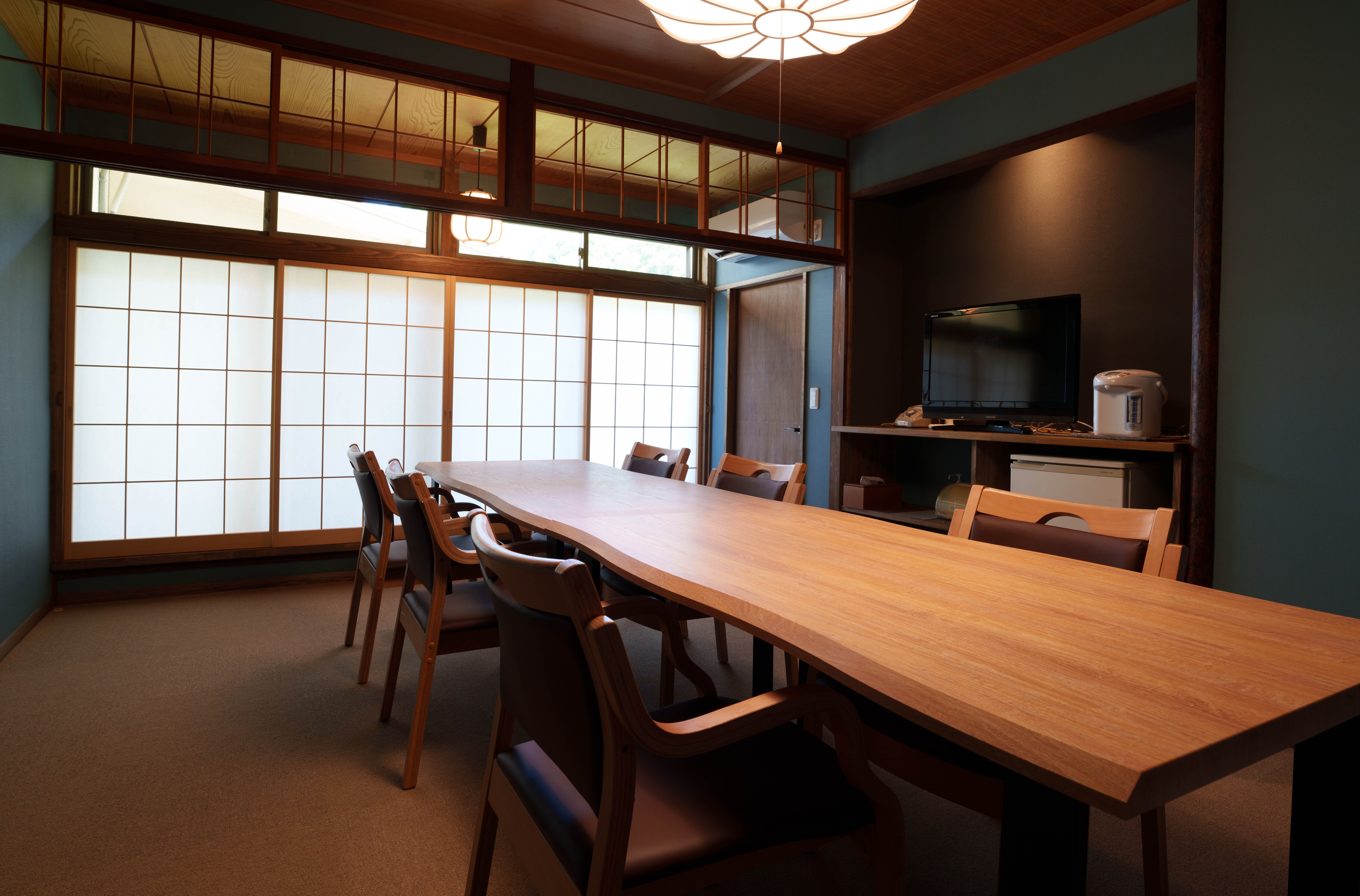 Room 1, living room and hot spring. Breakfast is served in the room.