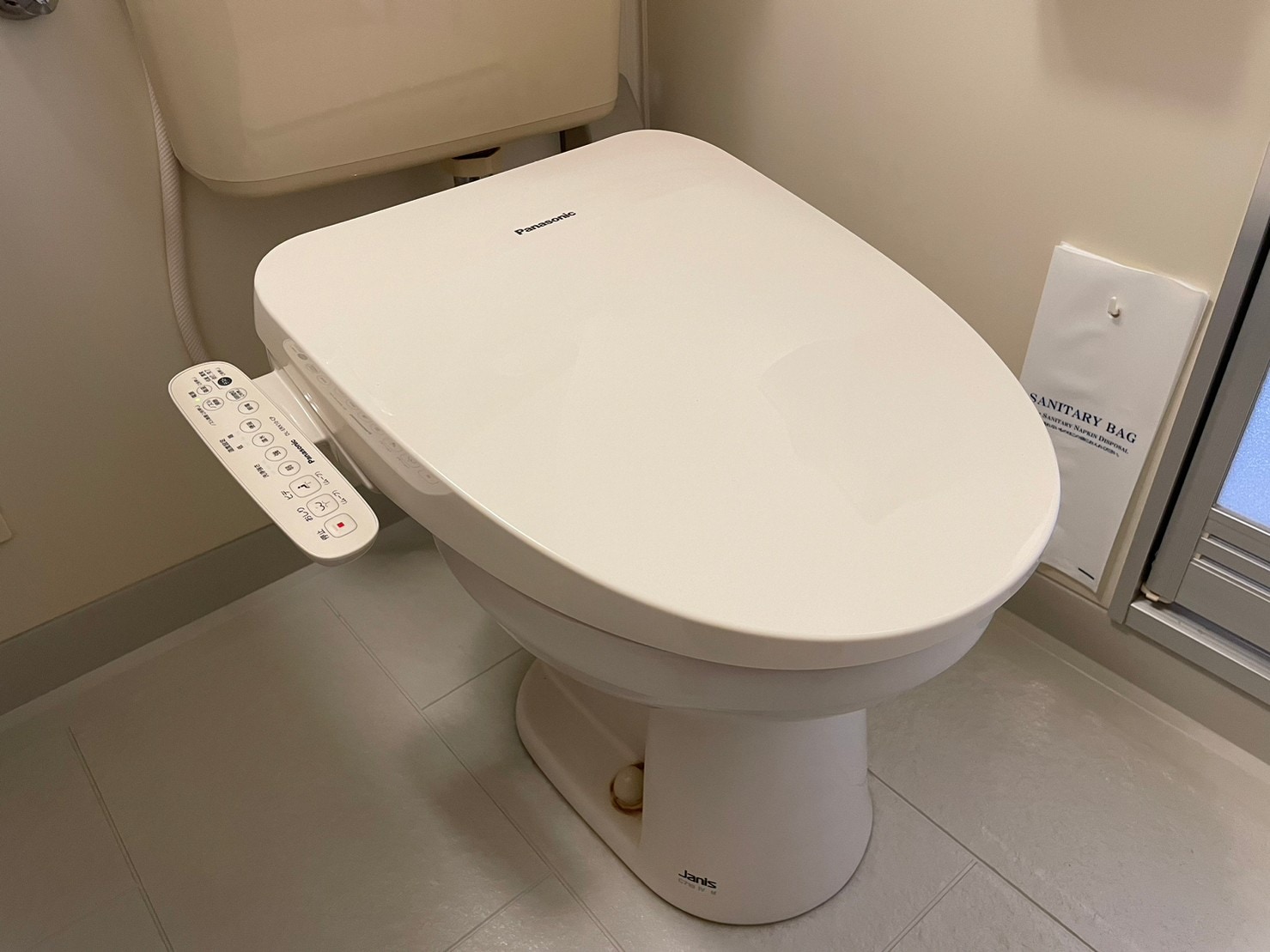 Warm water washing toilet seat