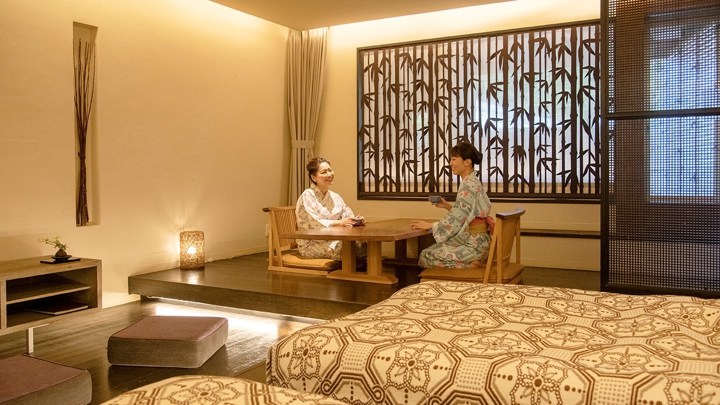 [Phòng có gỗ paulownia hiện đại và bồn tắm nước nóng ngoài trời]