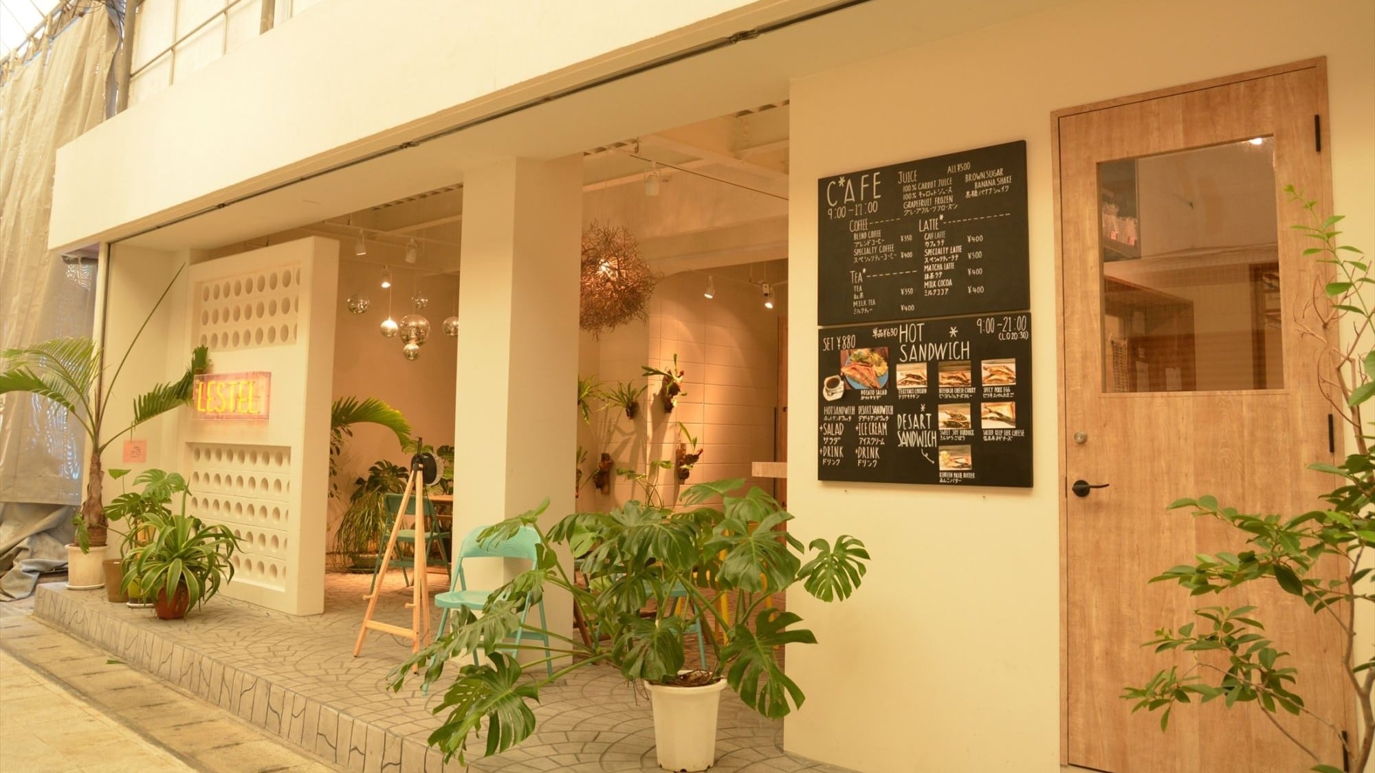[Hotel Entrance Cafe] The scenery of the hotel entrance