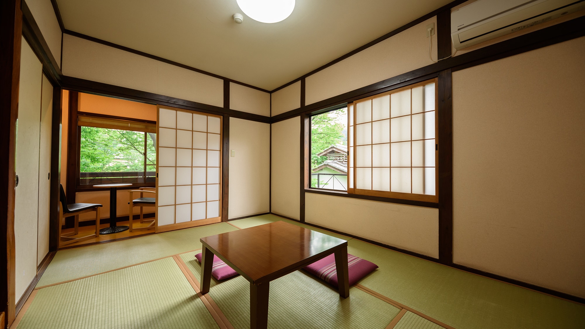 Japanese-style room with a view of Mt. Yufu 6 tatami mats + wide rim, with toilet [Yamabuki]