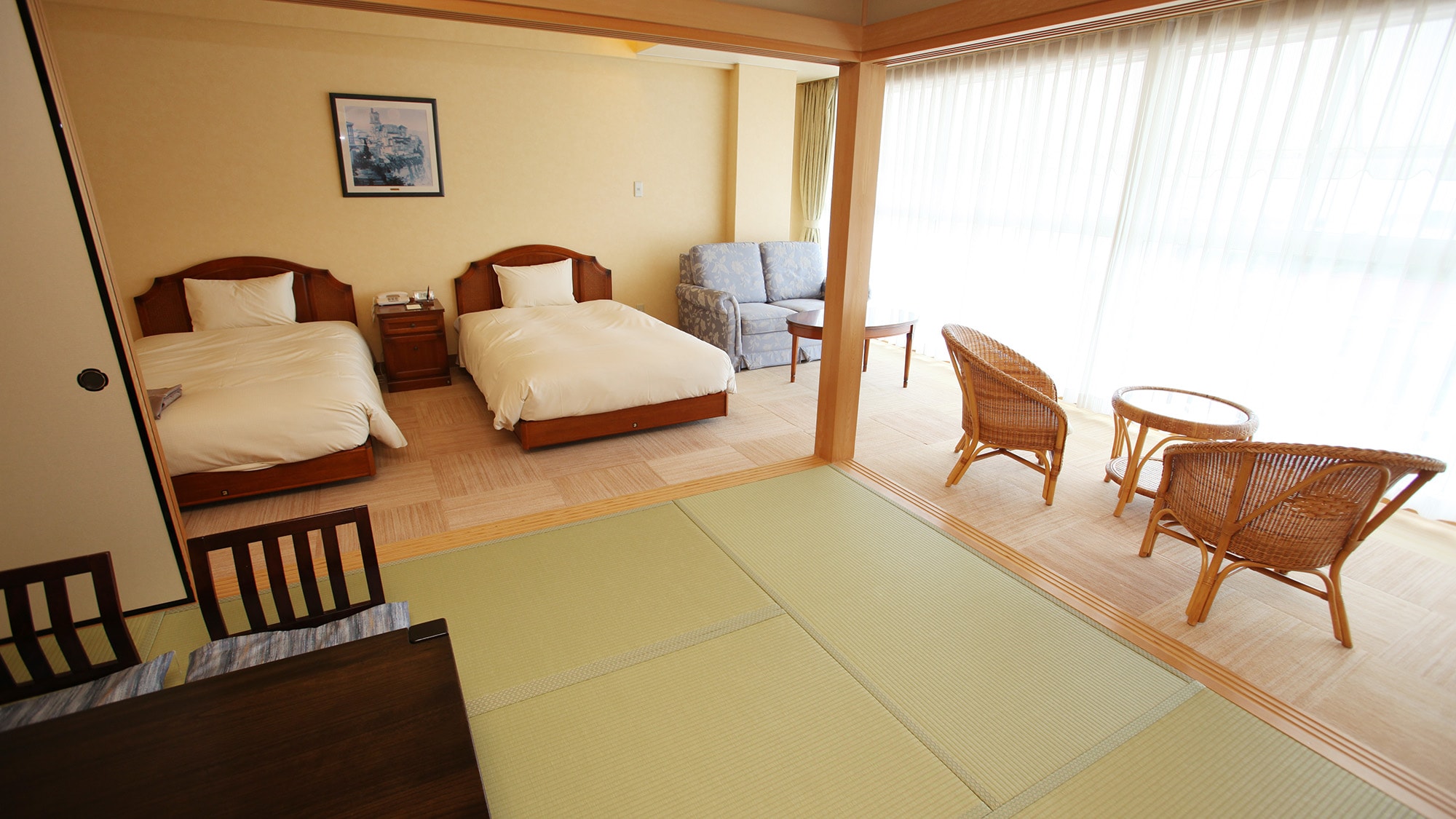 * & lt; An example of a Japanese and Western room & gt; A fusion of Japanese and Western ♪ A bed when you sleep, and a tatami mat when you relax ♪ It is a room that will come true.