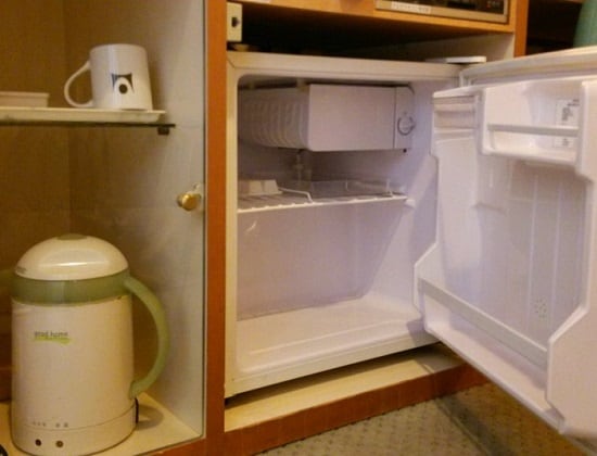 Room refrigerator