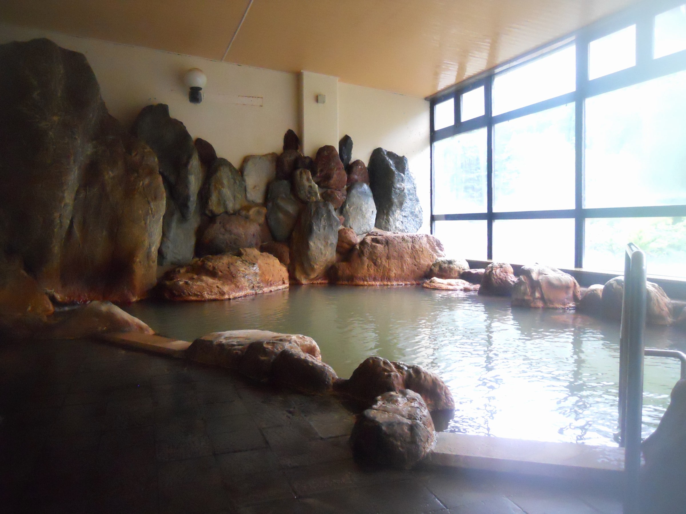 男士室內浴池