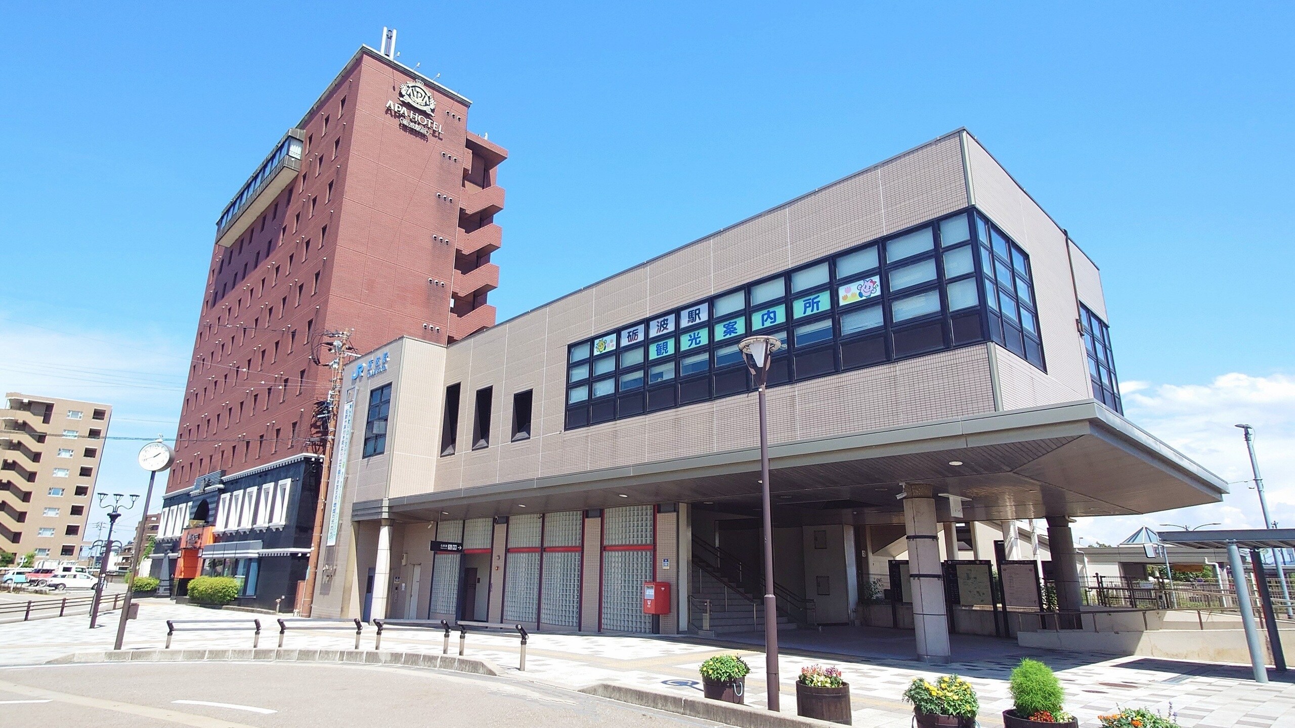 JR礪波站（從APA飯店步行0分鐘！？）礪波最近的車站！