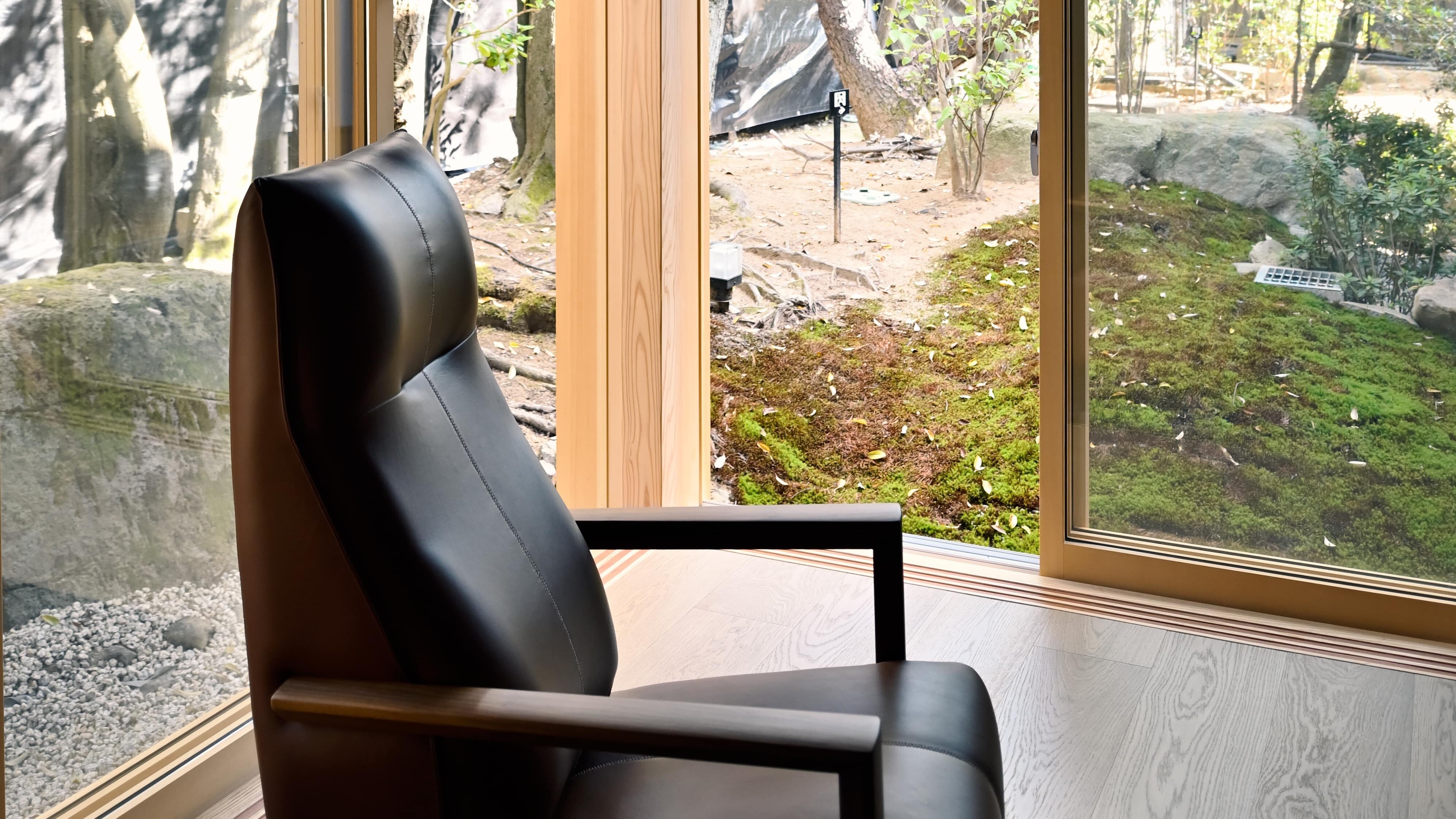 [ห้องกึ่งพิเศษ (ฟูก)] บ่อน้ำพุร้อนกึ่งเปิดโล่ง ◆ ห้องหลัก พื้นที่รับประทานอาหาร 10 เสื่อทาทามิ + 8 เสื่อทาทามิ