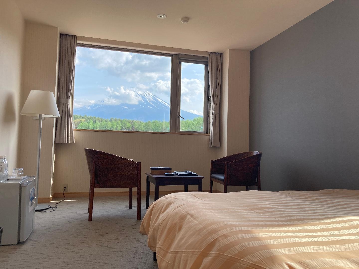 Western-style room, small window
