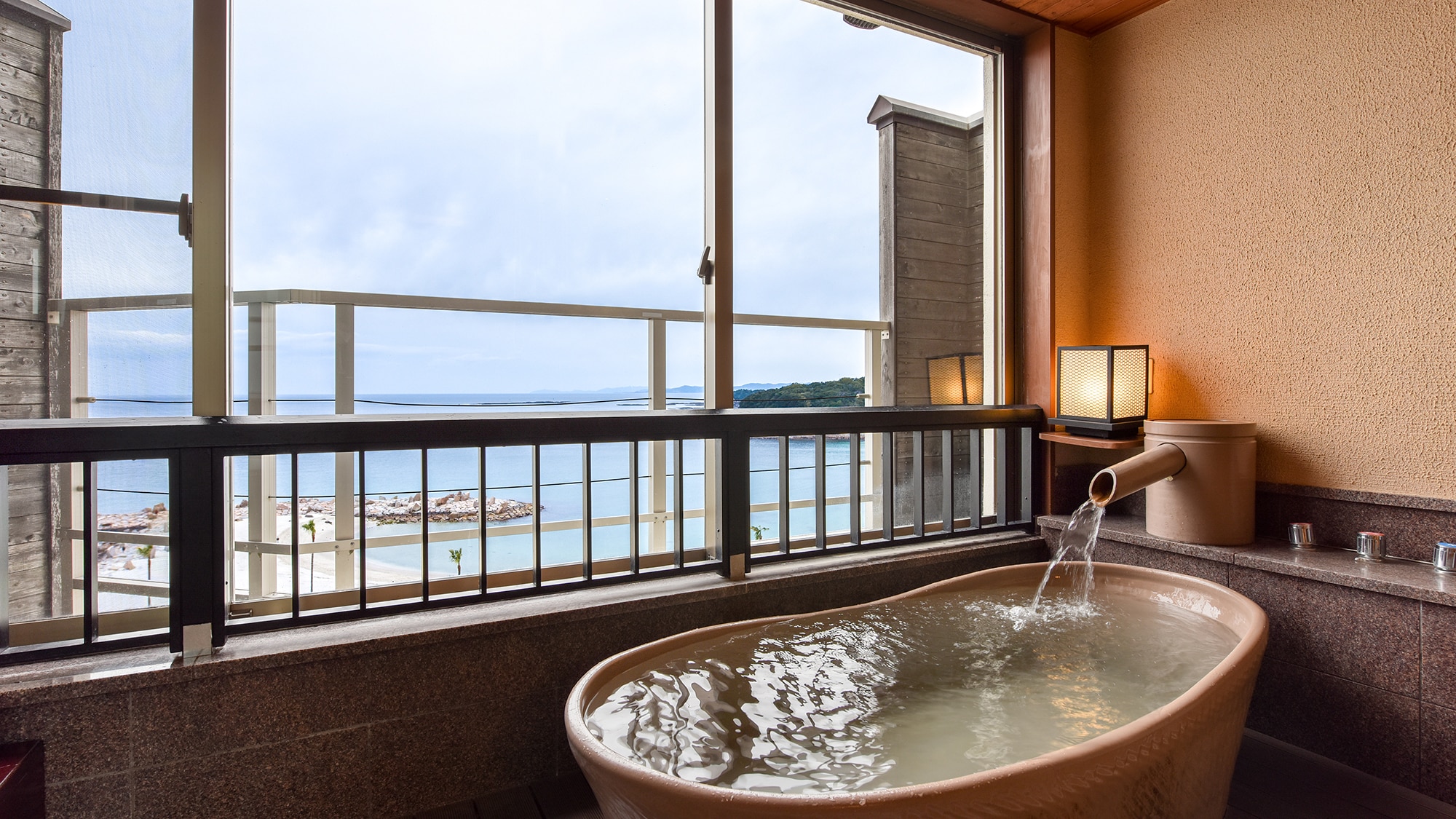 * [Room with open-air bath (Mashirano) / Asian] Enjoy the hot springs of the open-air bath in a completely private space.
