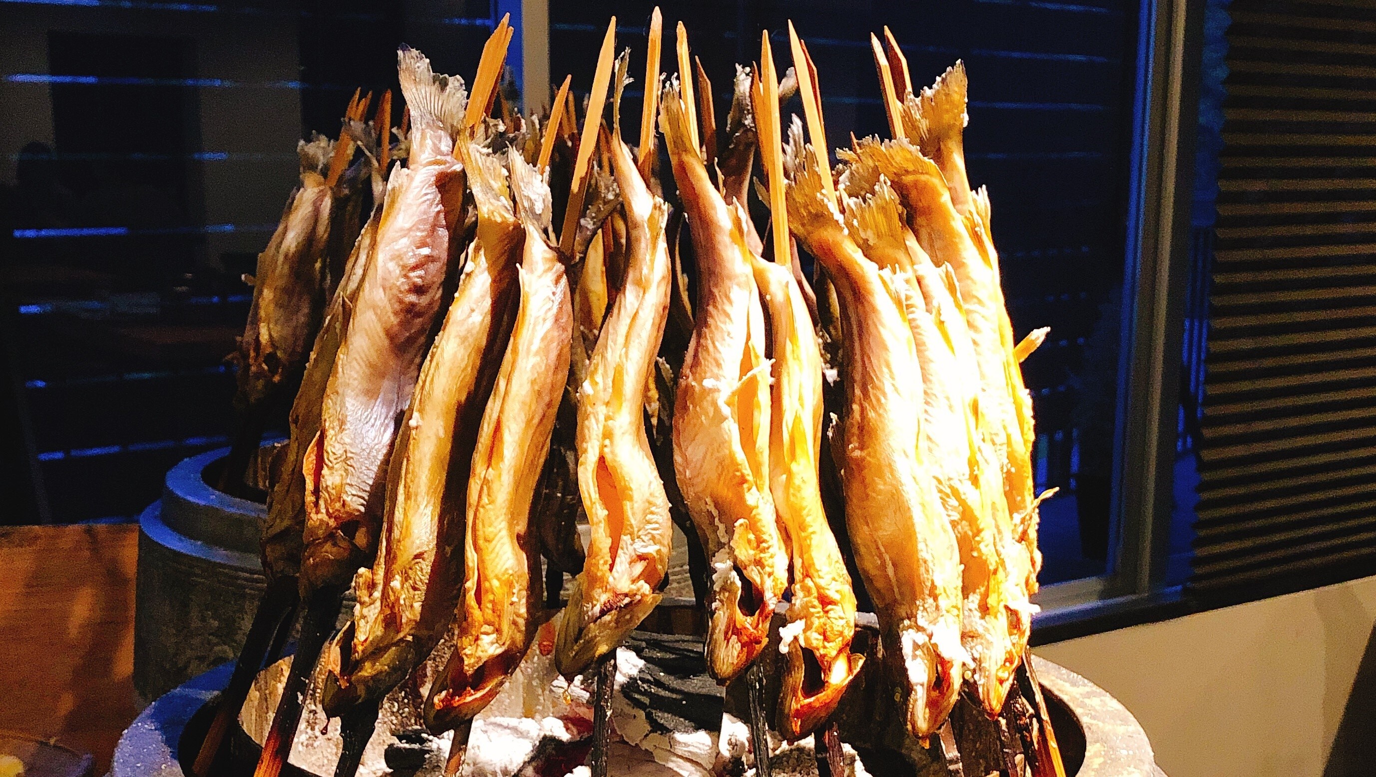 Cá hồi đá nướng (bữa tối)