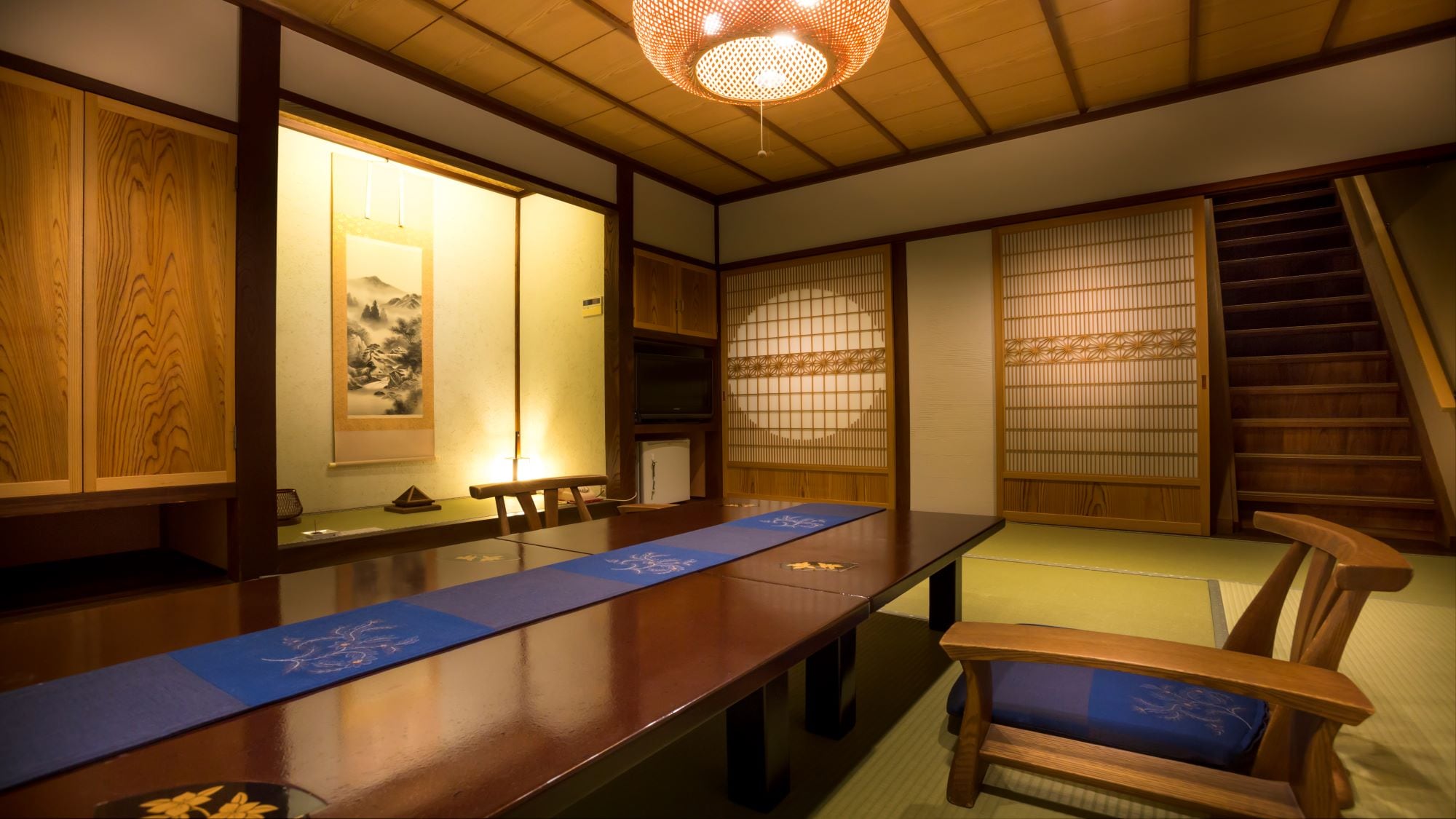 Guest room with open-air bath (Japanese-style room 1F 10 tatami mats + 2F 10 tatami mats maisonette) Bed type