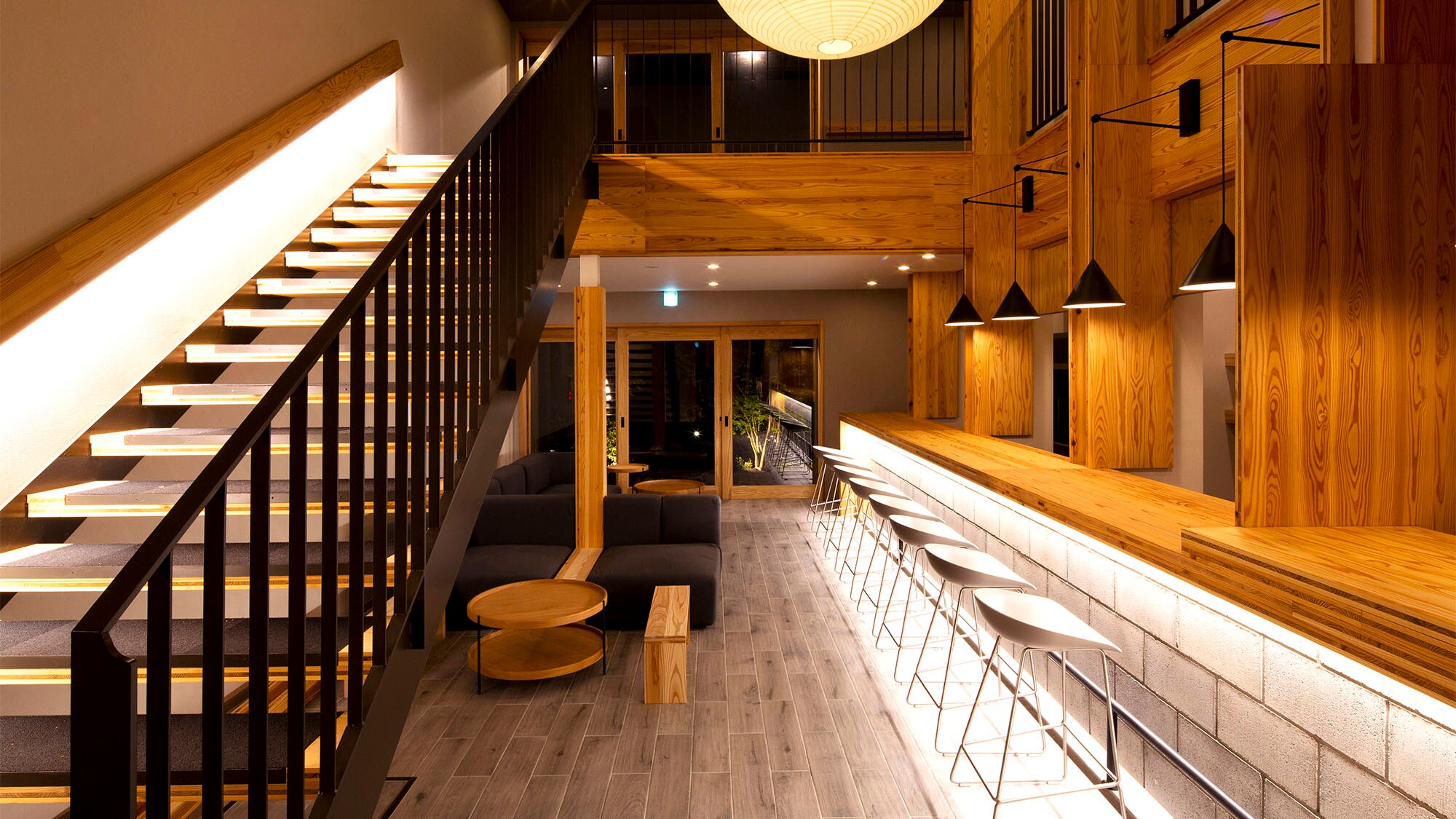 ・Please note that there are stairs inside the building (there are no elevators).