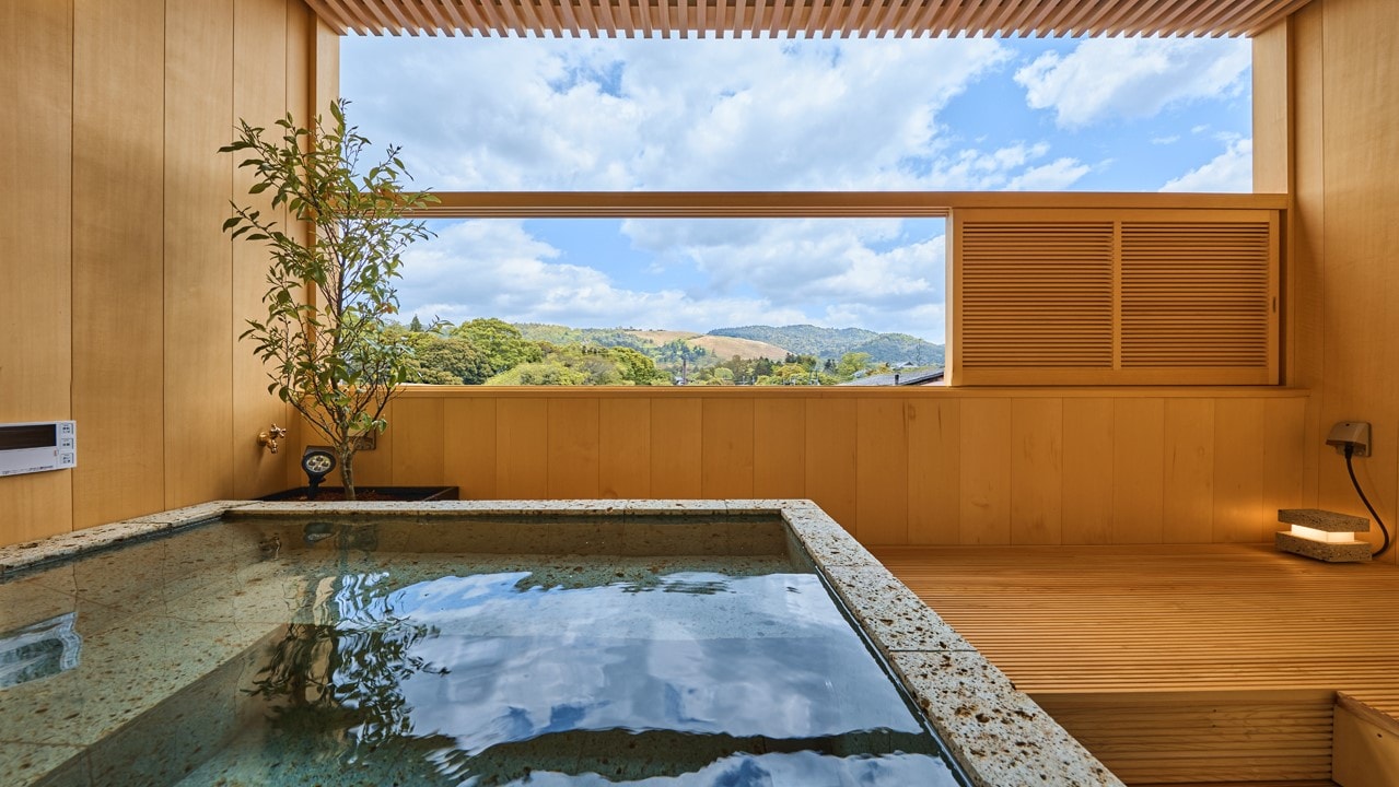 [305] Guest room with an open-air bath and a view of Todaiji Temple and Mount Wakakusa《Koto》