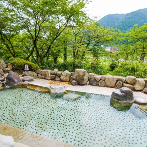 清新綠色男士公共浴池