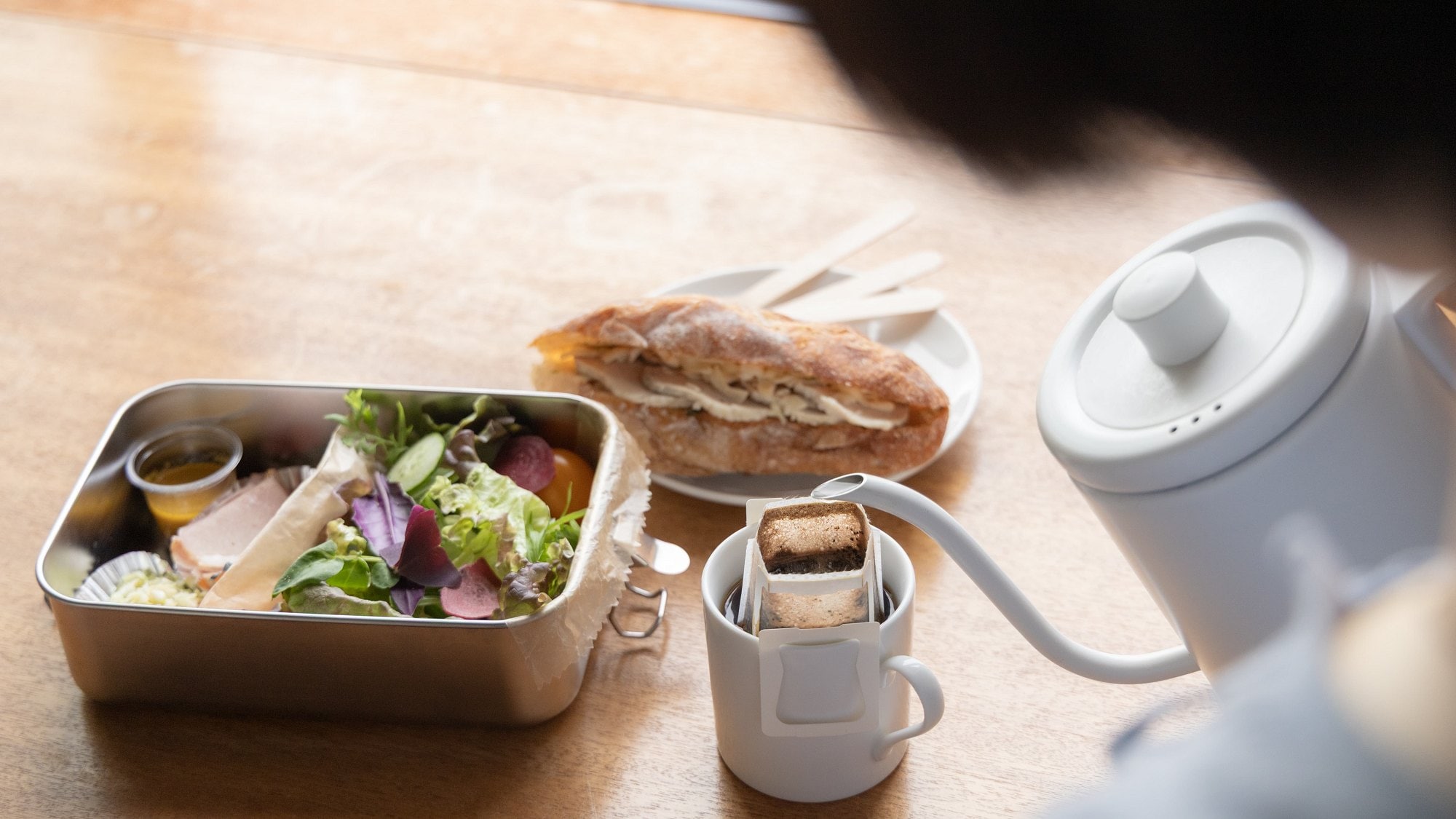 เรานำเสนออาหารเช้าหลากสีสันที่ทำมาจากวัตถุดิบในท้องถิ่นที่คัดสรรมาอย่างพิถีพิถัน