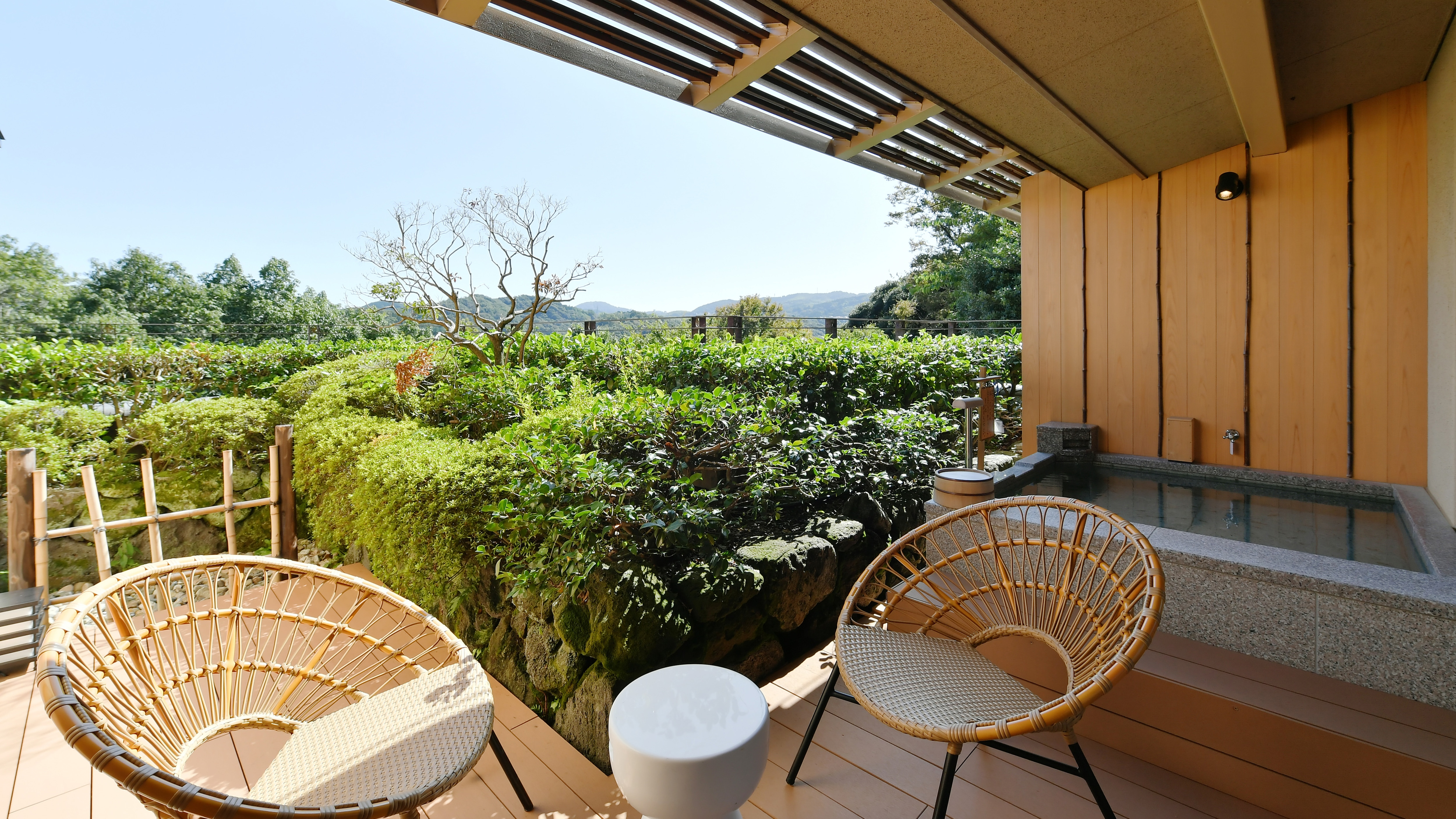 Japanese-style room with 10 tatami mats and an open-air bath (hot spring: circulating filtration type)