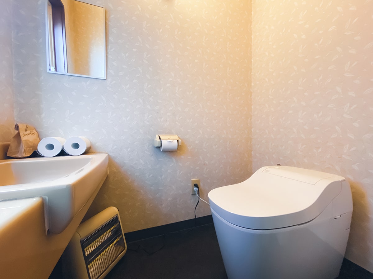 2F shared toilet