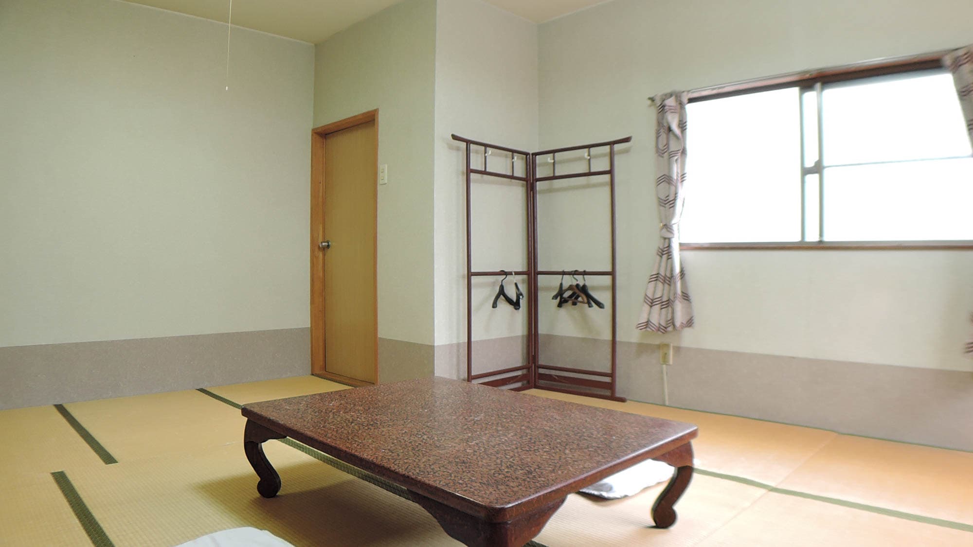 *[Example of a Japanese-style room] We will provide a Japanese-style room of 6 to 10 tatami mats according to the number of people booking.