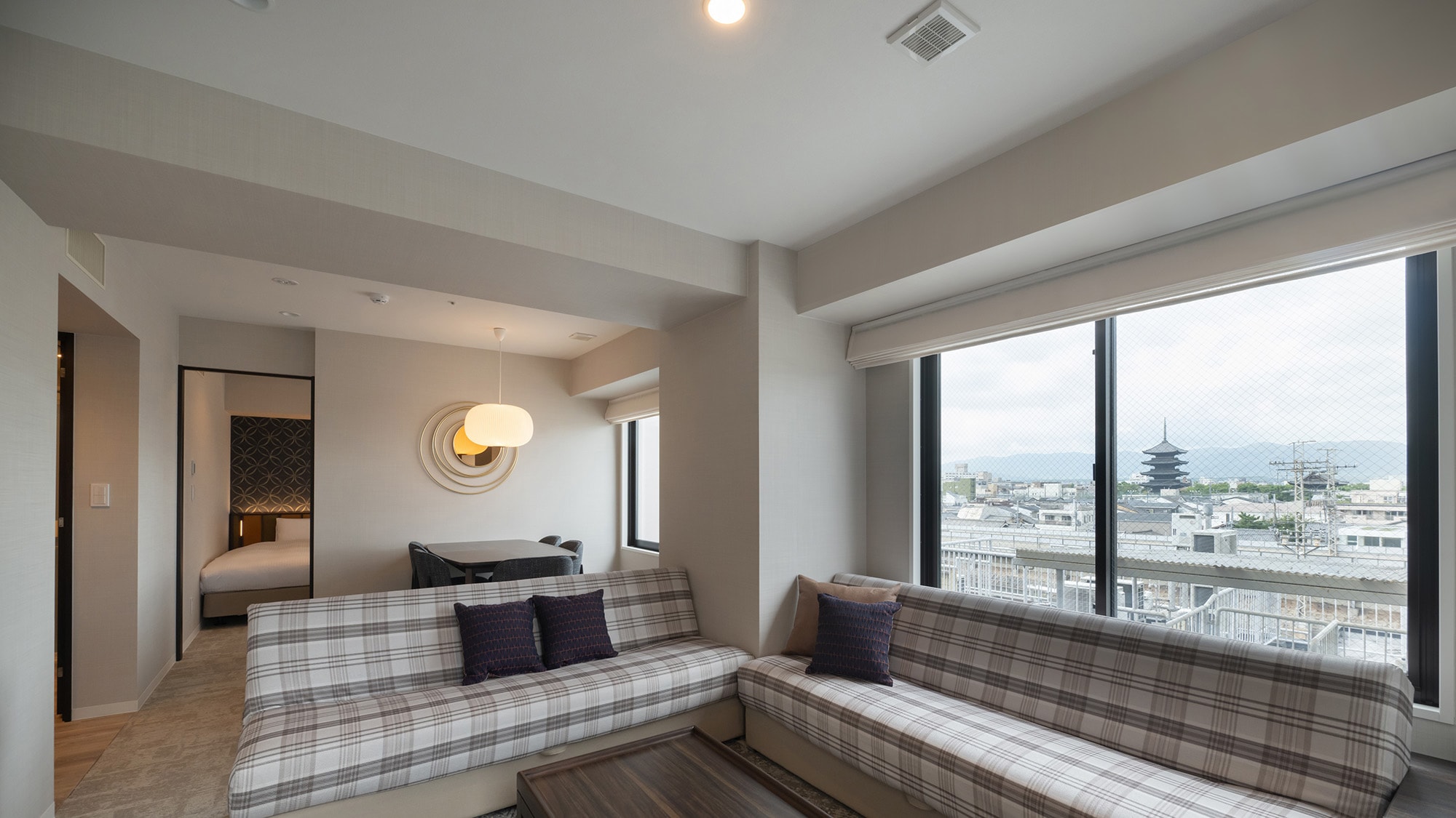 [Family Room B] A room with a roof balcony located in the corner of the floor.