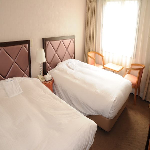 The twin room is spacious 19 square meters ♪