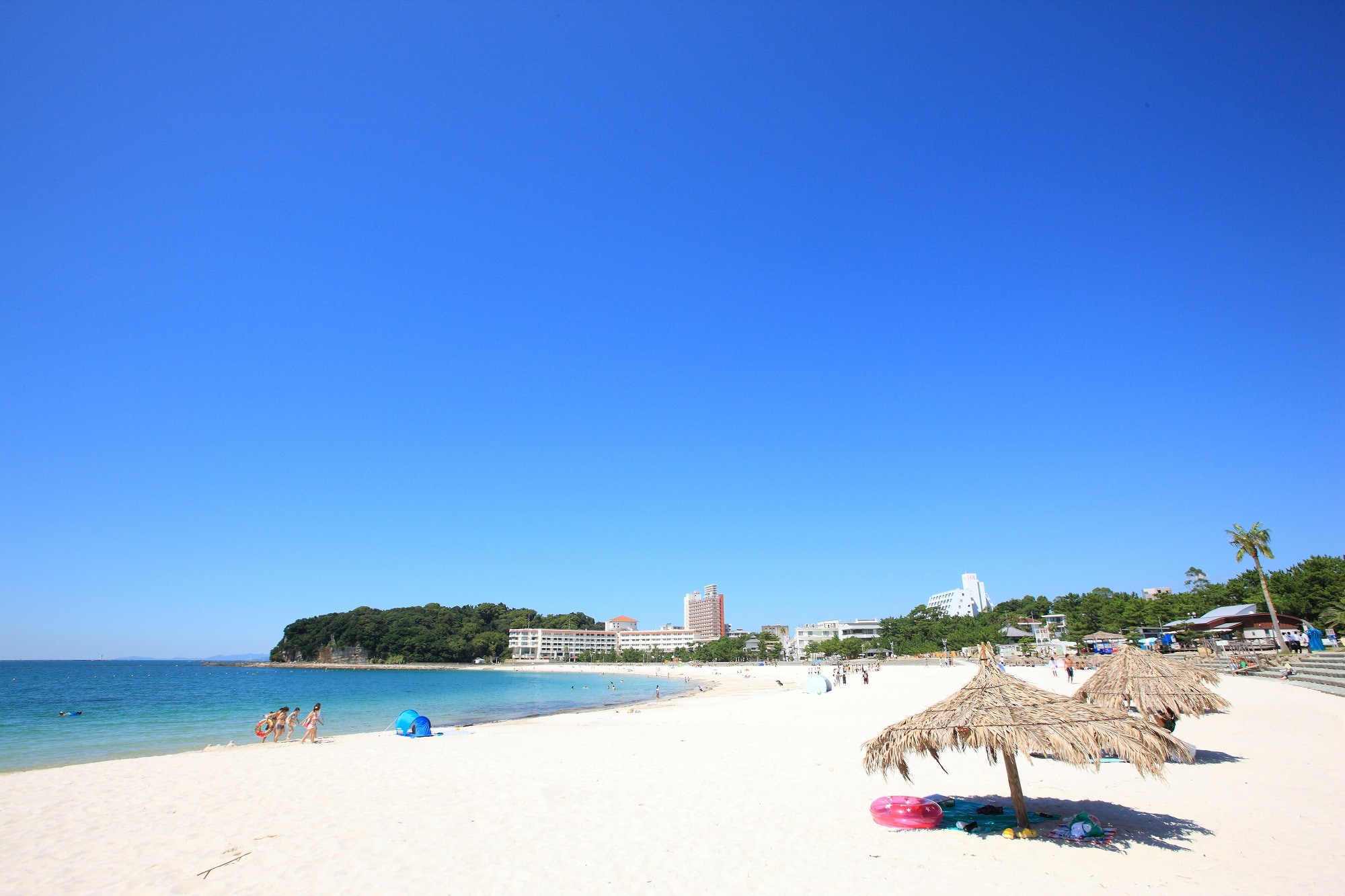 Shirarahama (4 minutes on foot)