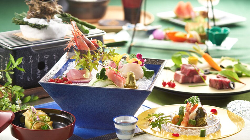 Summer gastronomic banquet dishes (image)