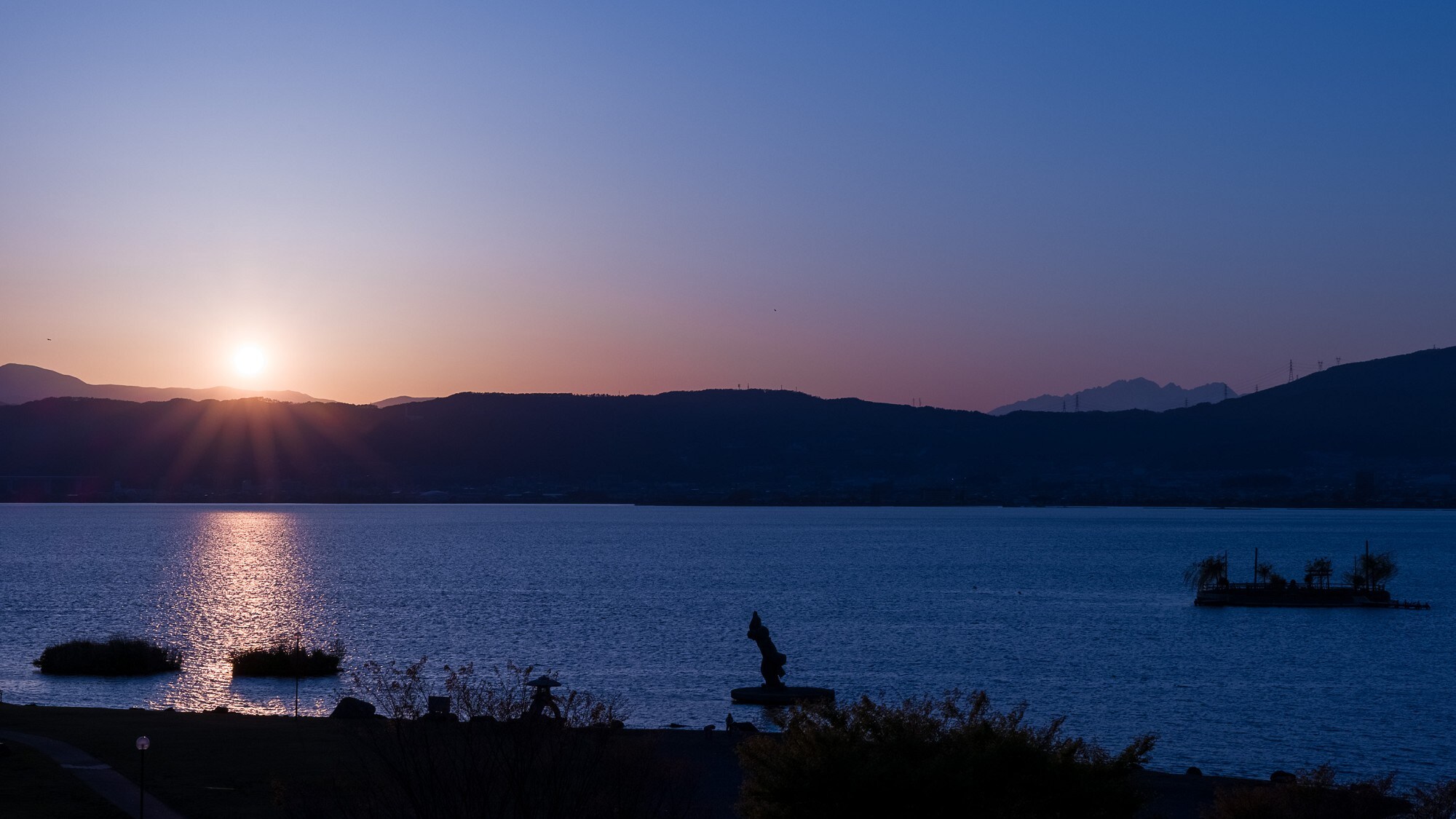 Majestic evening view of Lake Suwa