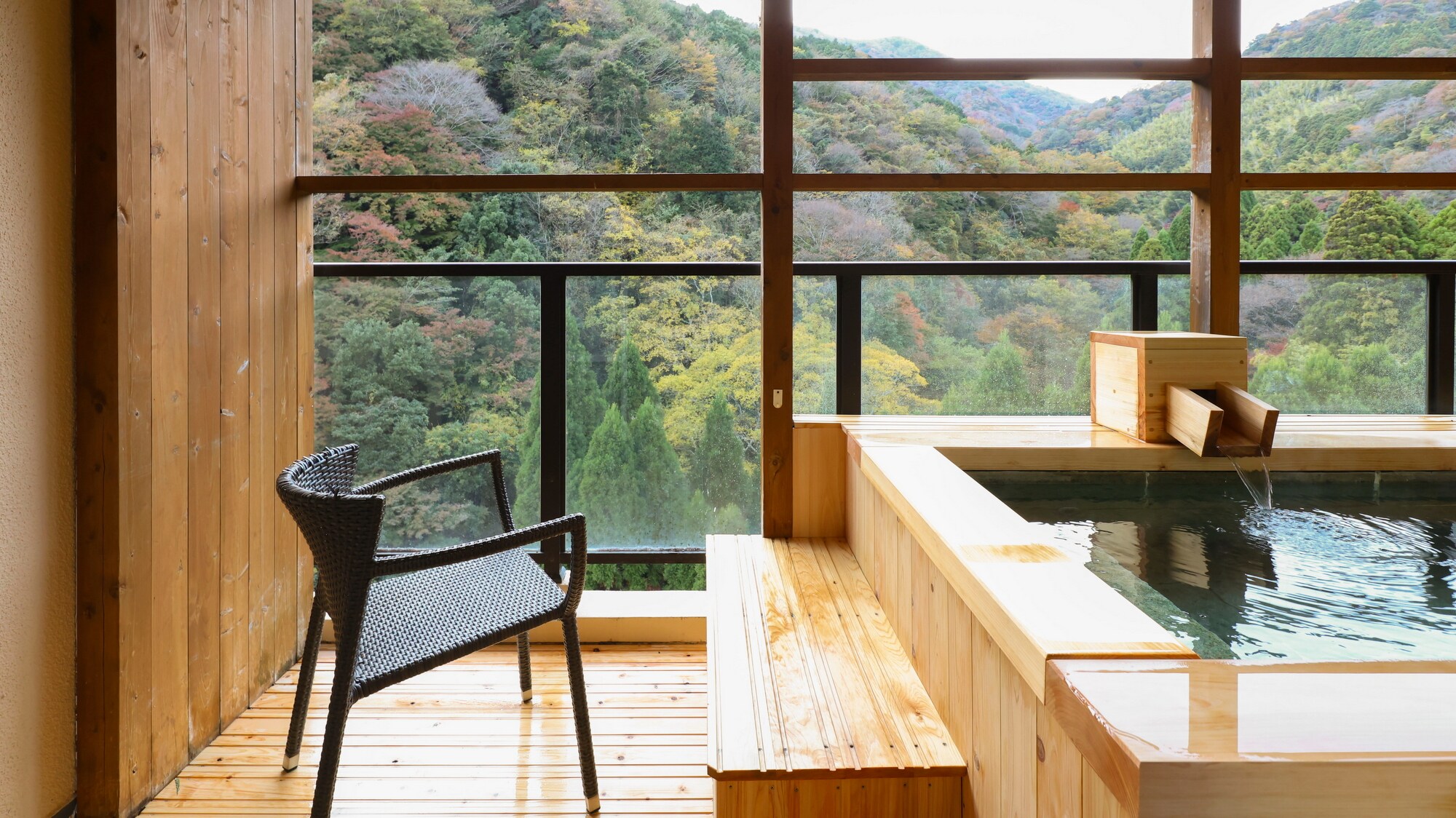 Tận hưởng khung cảnh ngoạn mục của Hakone theo ý thích của bạn trong phòng tắm ngoài trời (Jurakudai) của phòng nghỉ