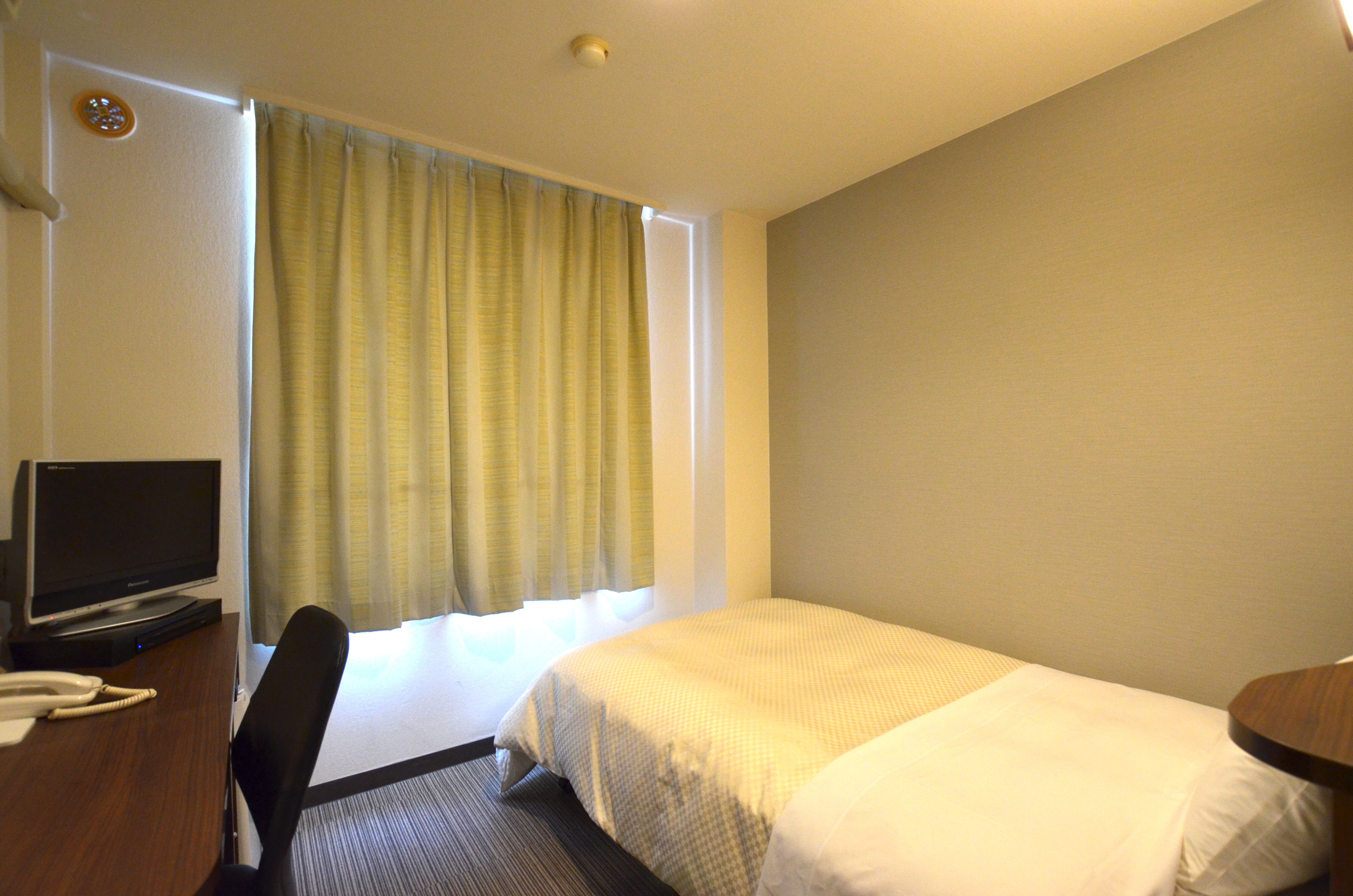 Single room with Serta pocket coil bed!