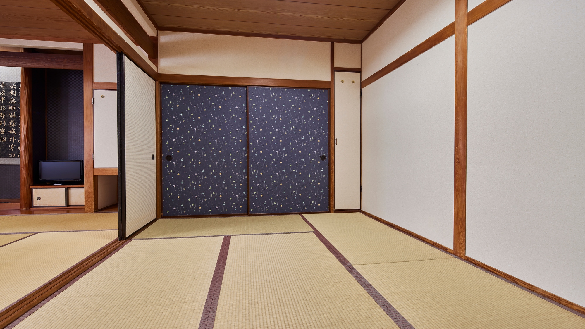 Main building Japanese-style room 14 tatami mats