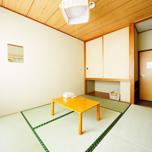 Japanese-style room (7.5 tatami mats)