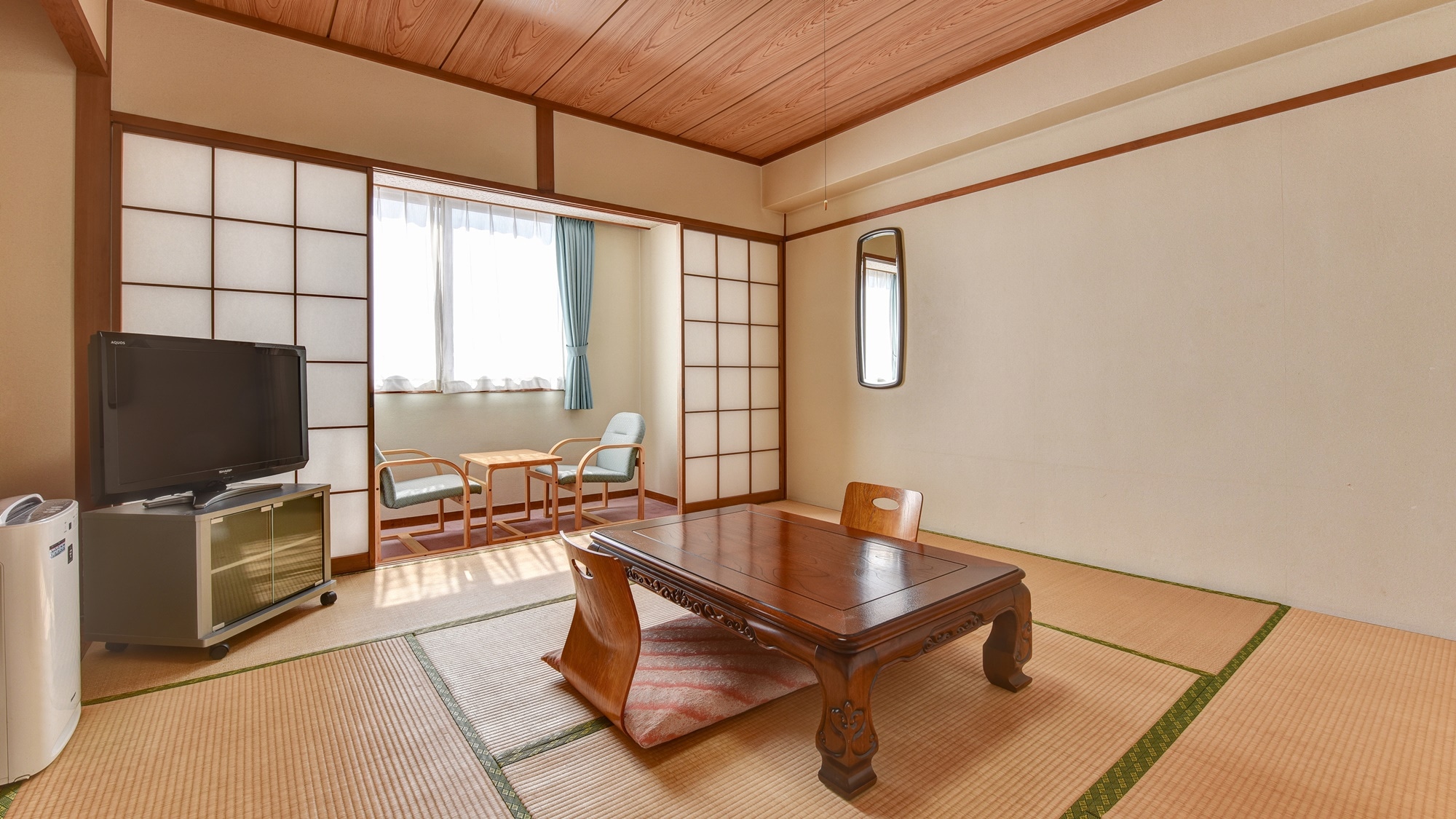 *Main building Japanese-style room with 8 tatami mats/A Japanese-style room with tatami mats that is comfortable even when lying down.