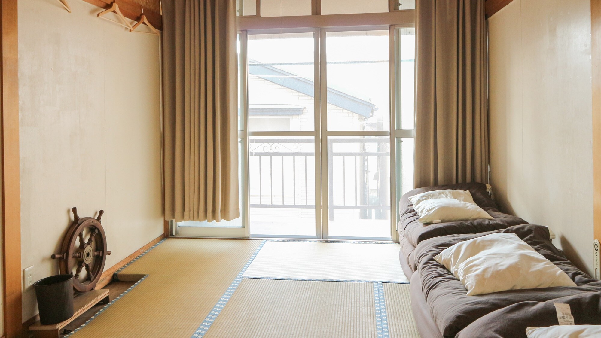 * Private room / It is separated from the next shared living room to the fusuma.