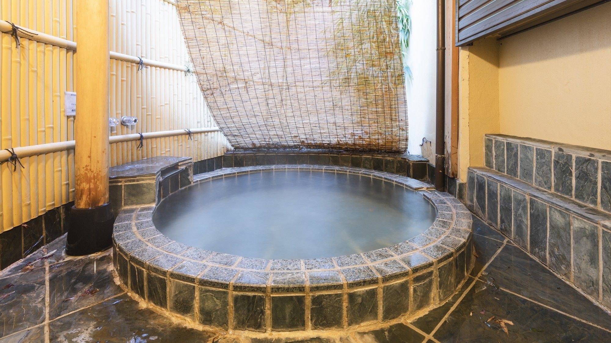[With hot spring open-air bath] << Hayabusa >> Hot spring open-air bath