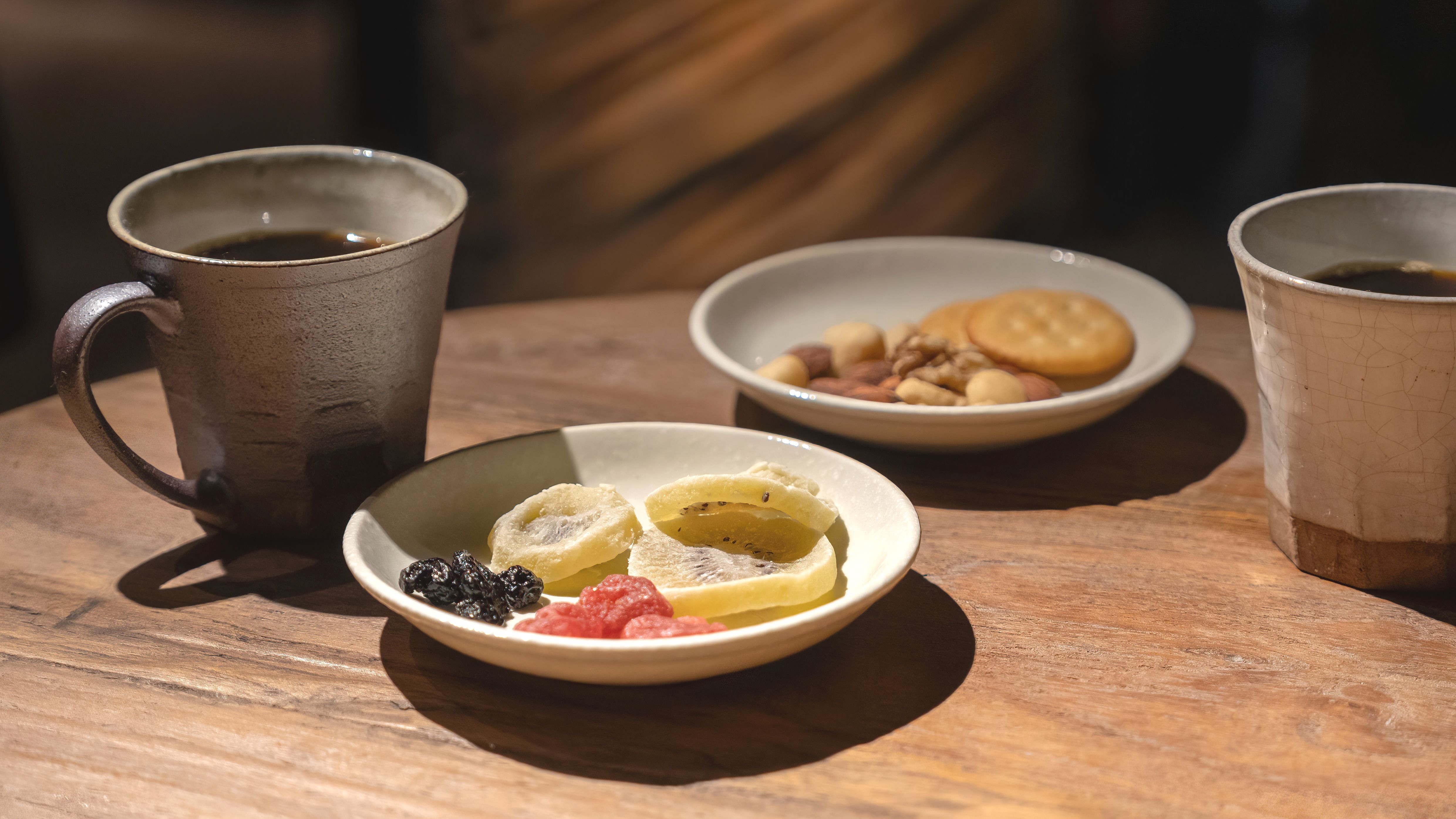 [Free hospitality] Free snacks and self-serve coffee upon check-in