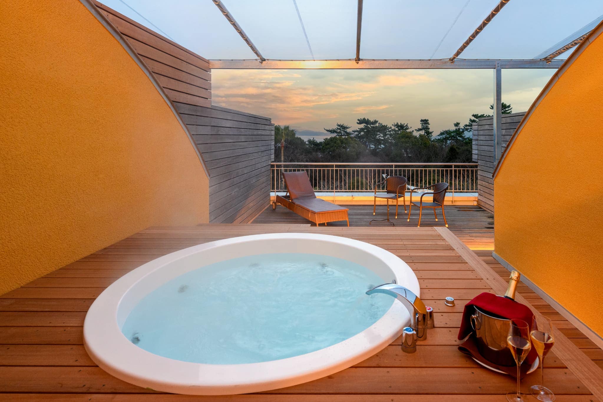 Jacuzzi gedung utama