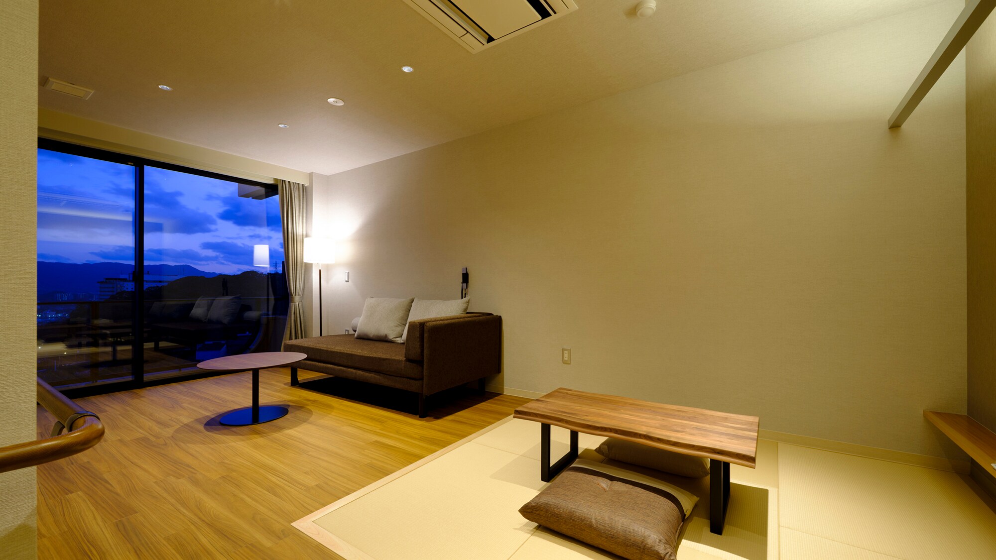 ห้องจูเนียร์สวีทวิวท่าเรือ UDVB พร้อมห้องน้ำวิว