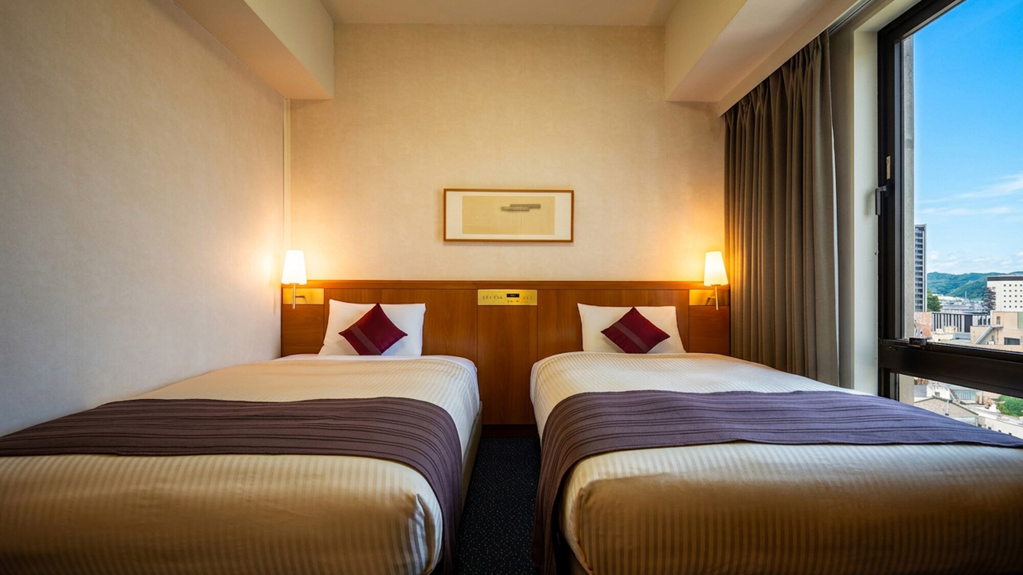 [Twin] A semi-double sized bed, perfect for families with small children.