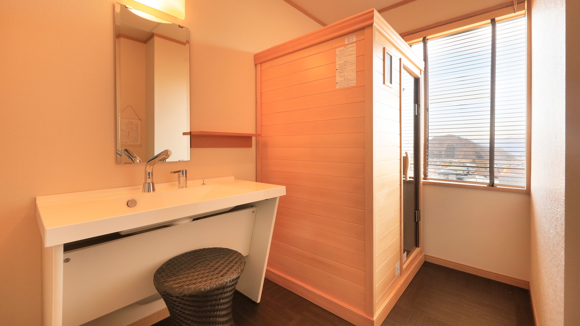 Guest rooms 3-8 ◆ Open-air bath with free-flowing hot springs ◆ Premier suite C type (non-smoking)