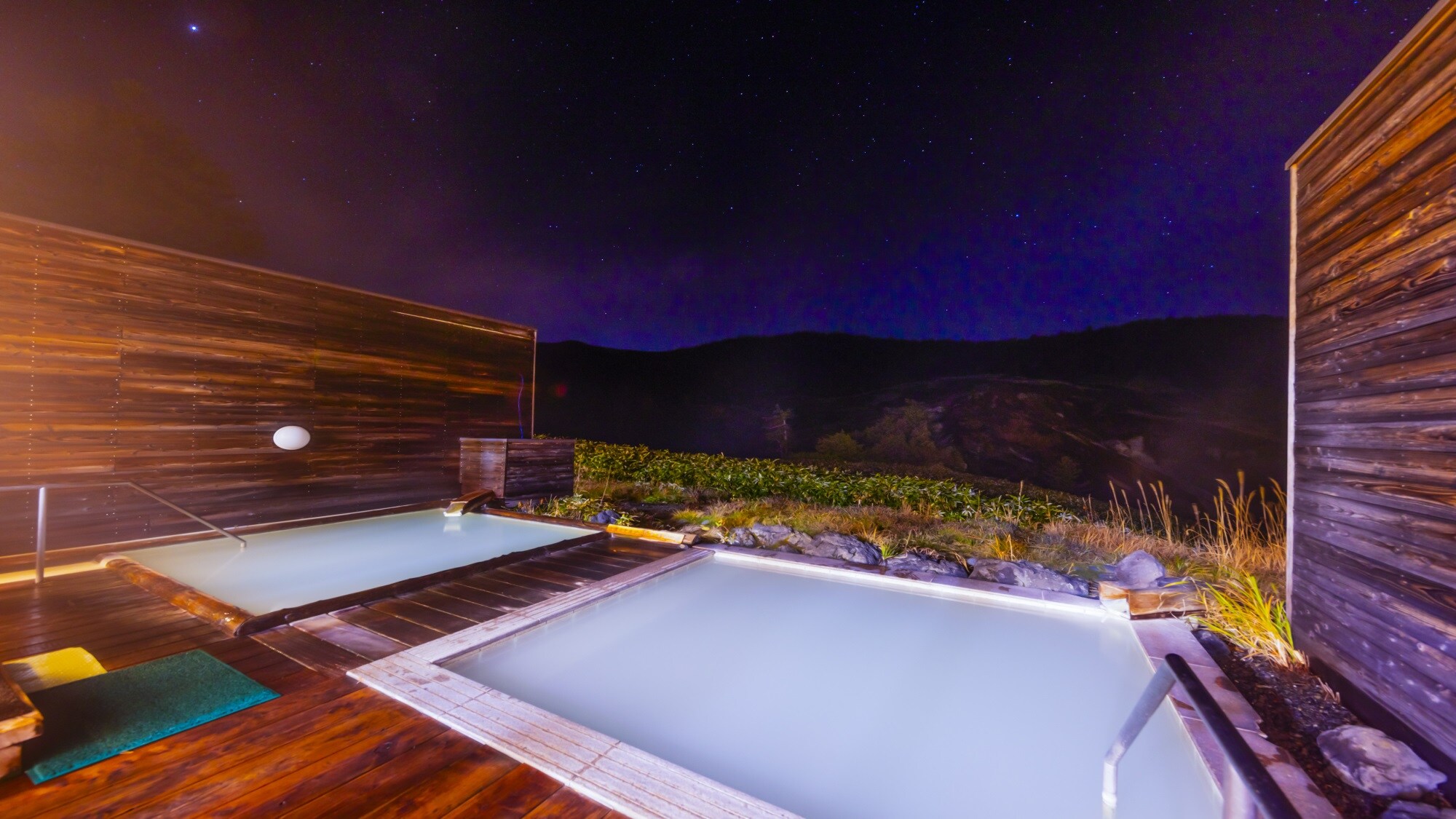 Open-air bath at night. If the weather is nice, you can watch the starry sky.