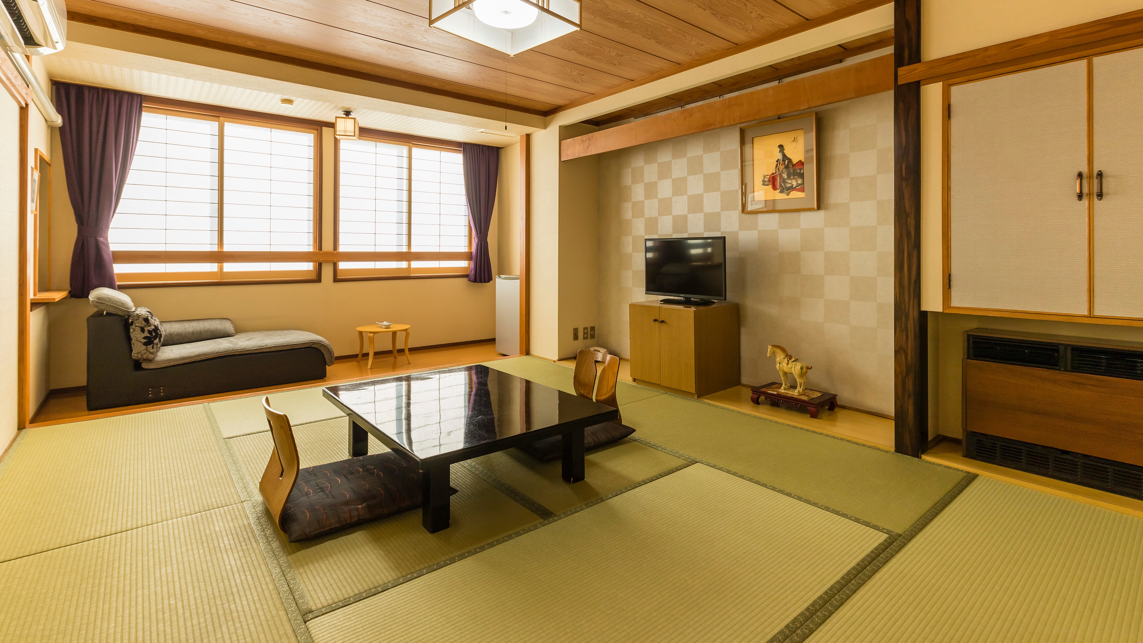 Calm Japanese-style room 10 tatami mats (non-smoking)