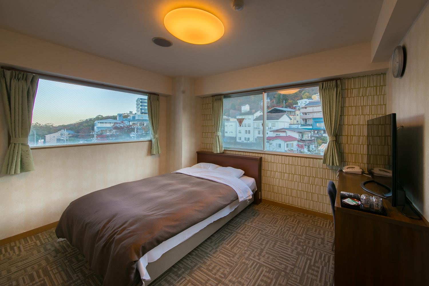 Relax on a trip to Ikaho with Simmons beds and amazing views