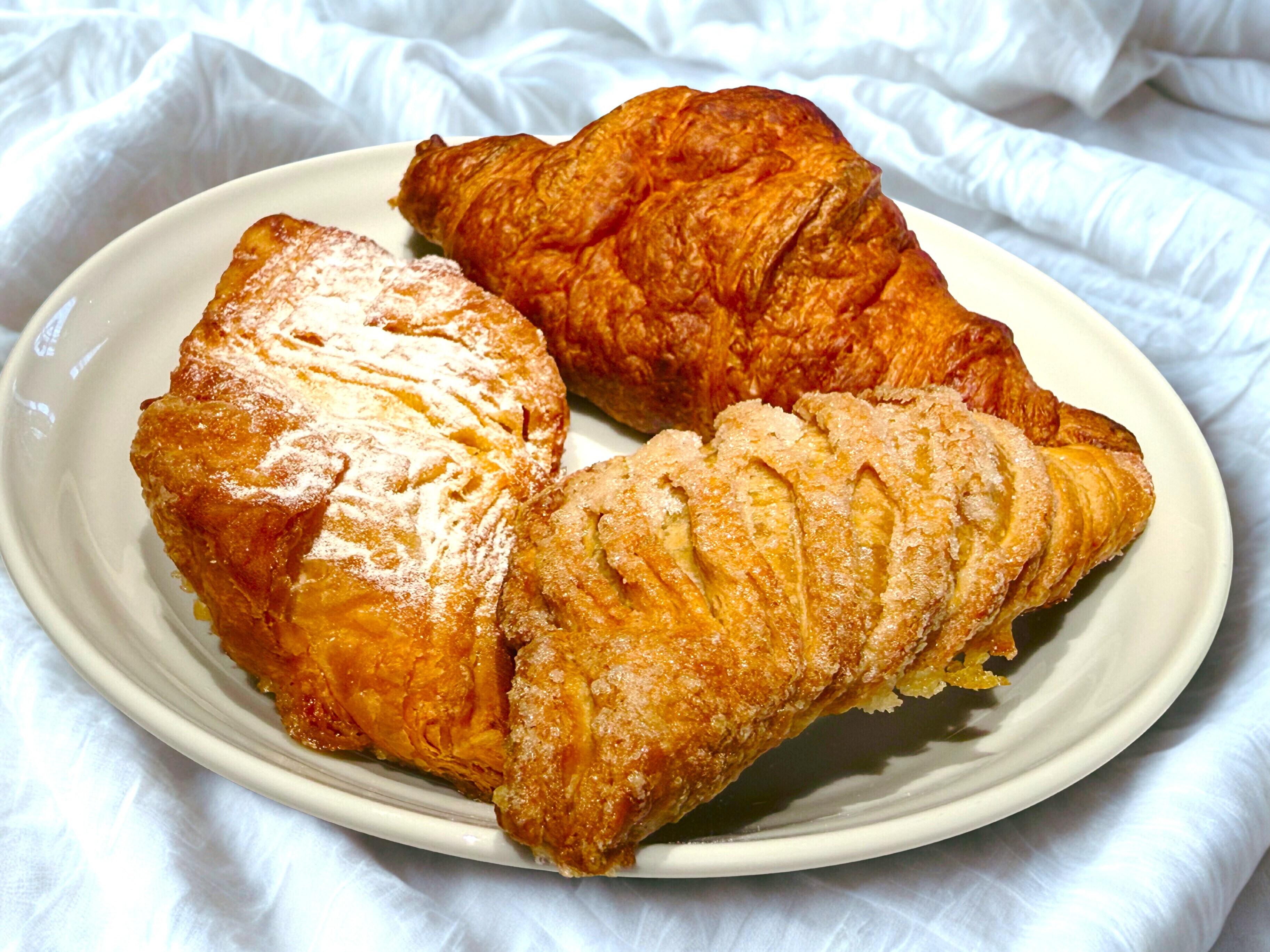 ขนมปังอบสดใหม่สำหรับมื้อเช้า