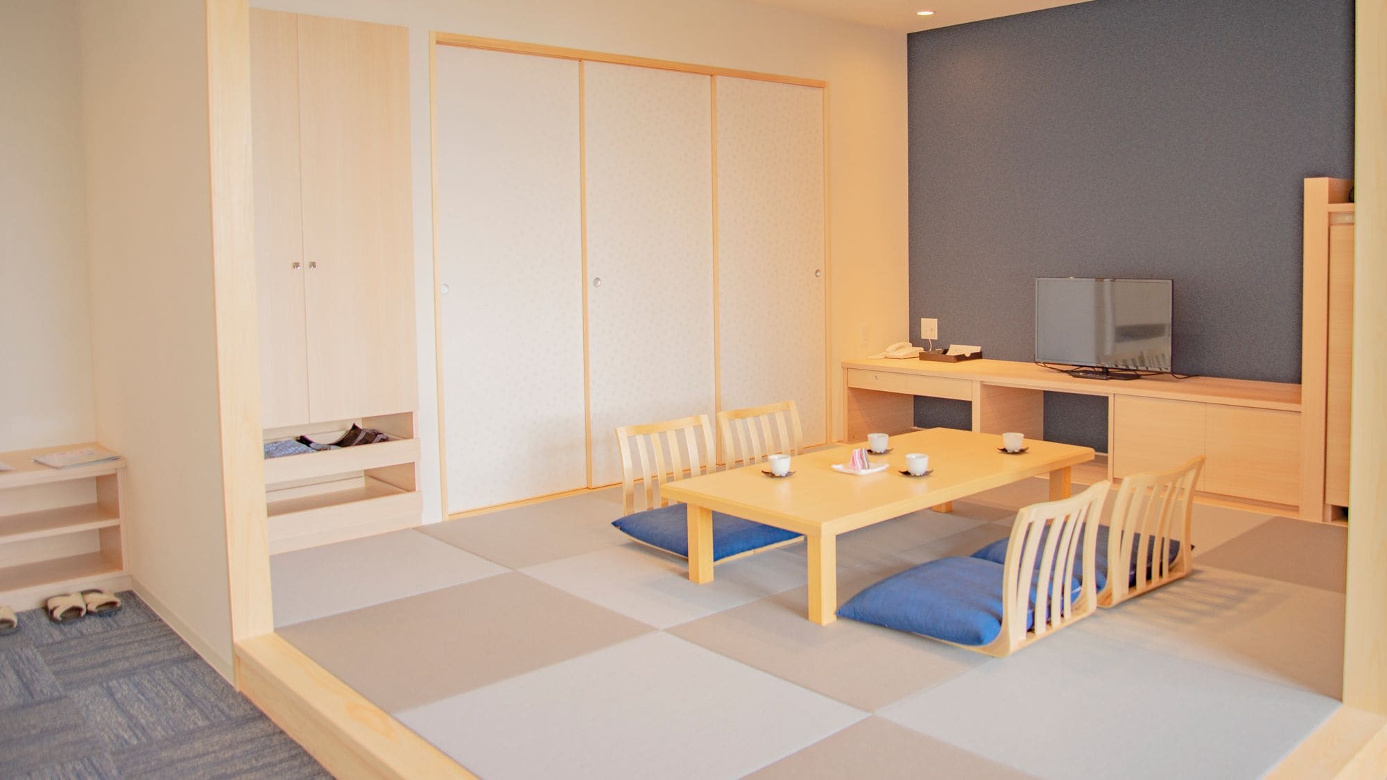 205 Ruri Japanese-style room has 8 tatami mats so you can spend a relaxing time