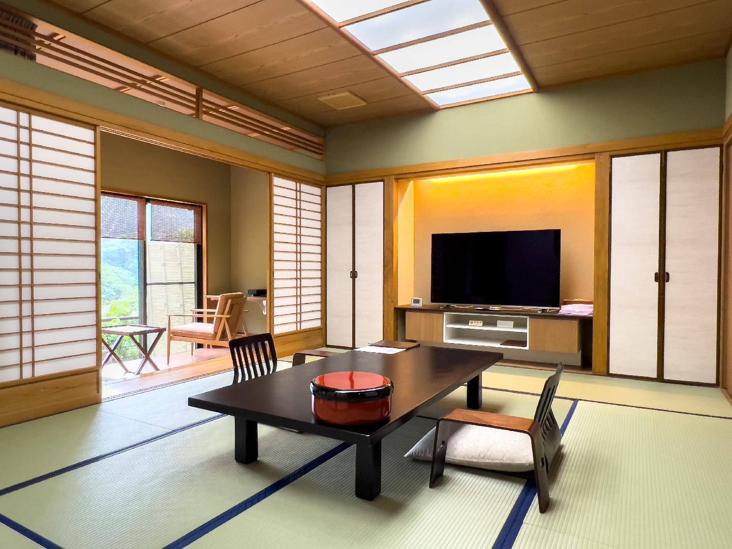 Pembaruan pada bulan Juni 2023 *Kamar bergaya Jepang 102 dengan 2 tempat tidur pemandian air panas semi terbuka