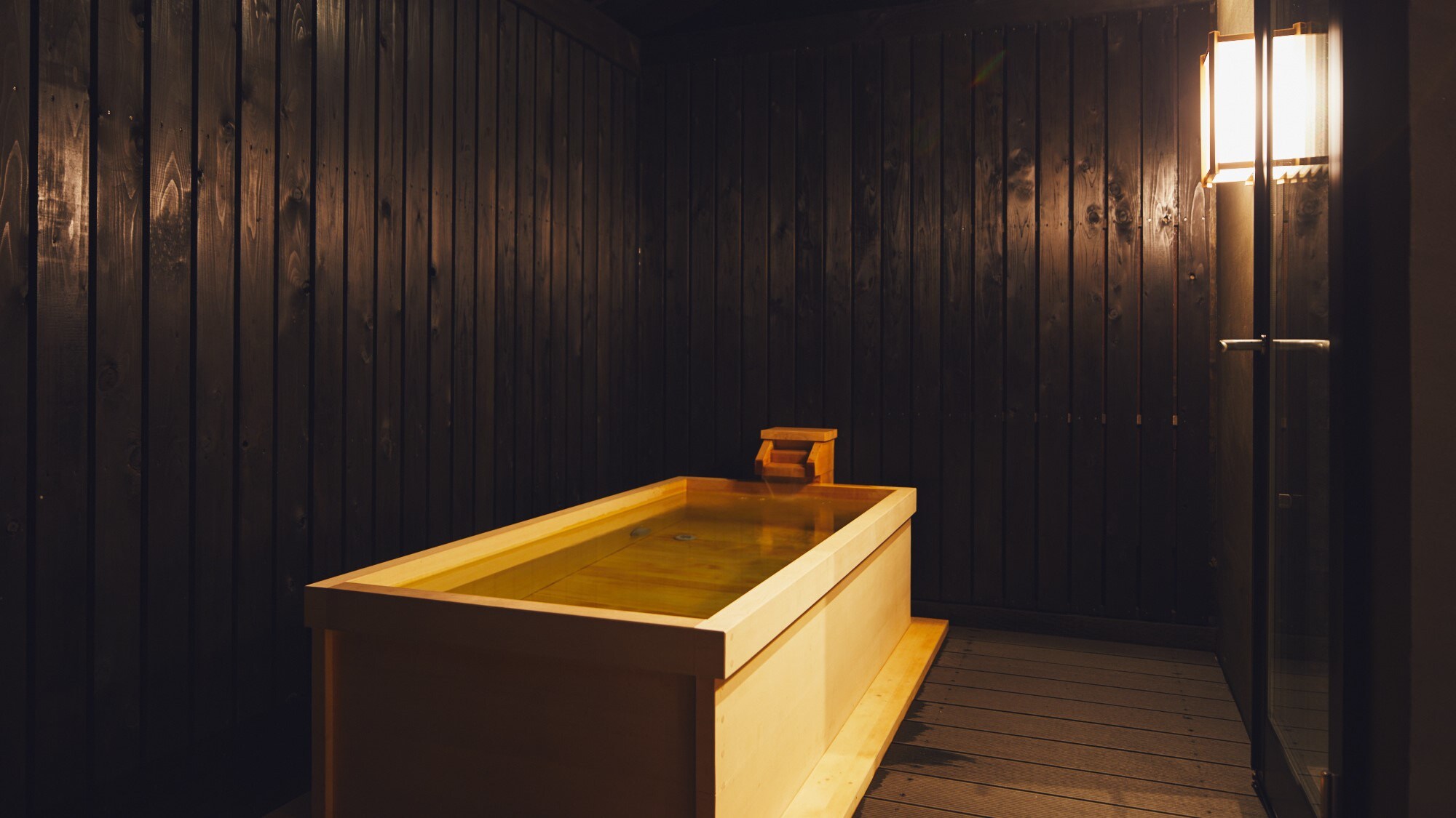 Bosom-kai-Designer's guest room with open-air bath