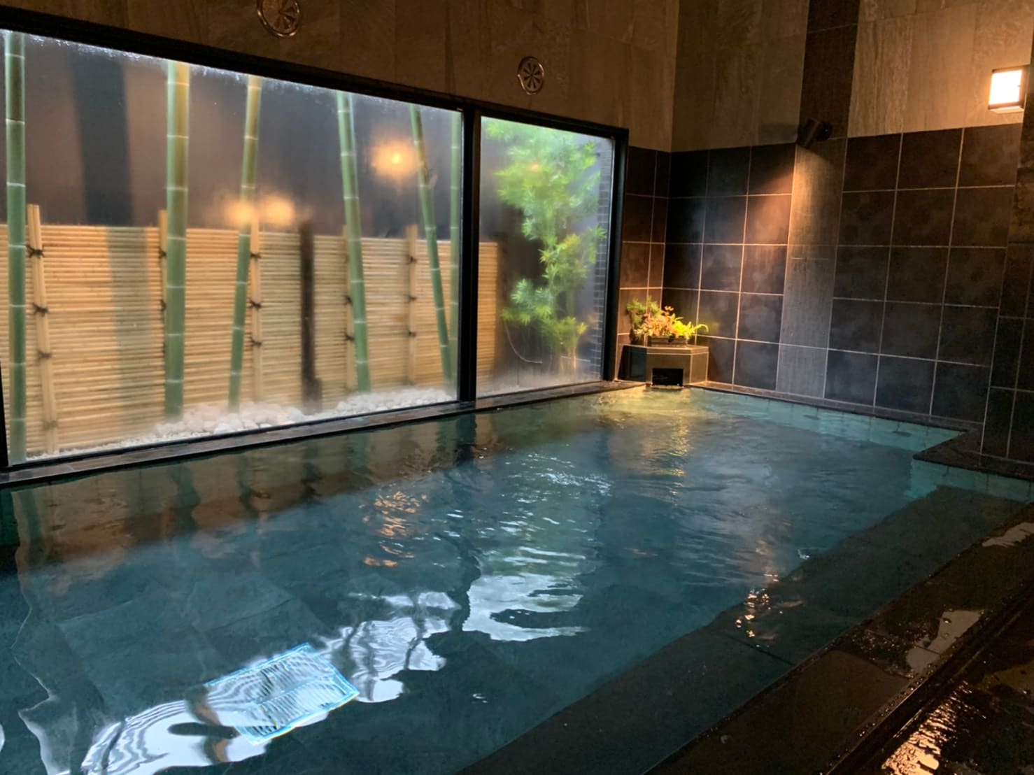 Men's large bath