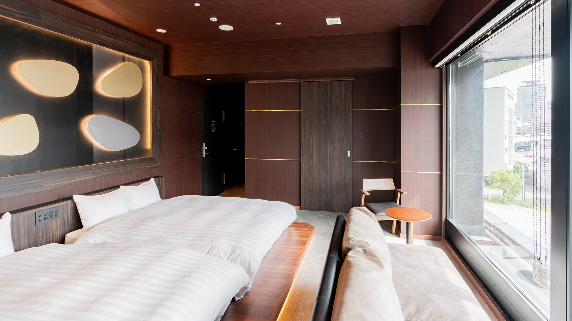South Club Deluxe Triple