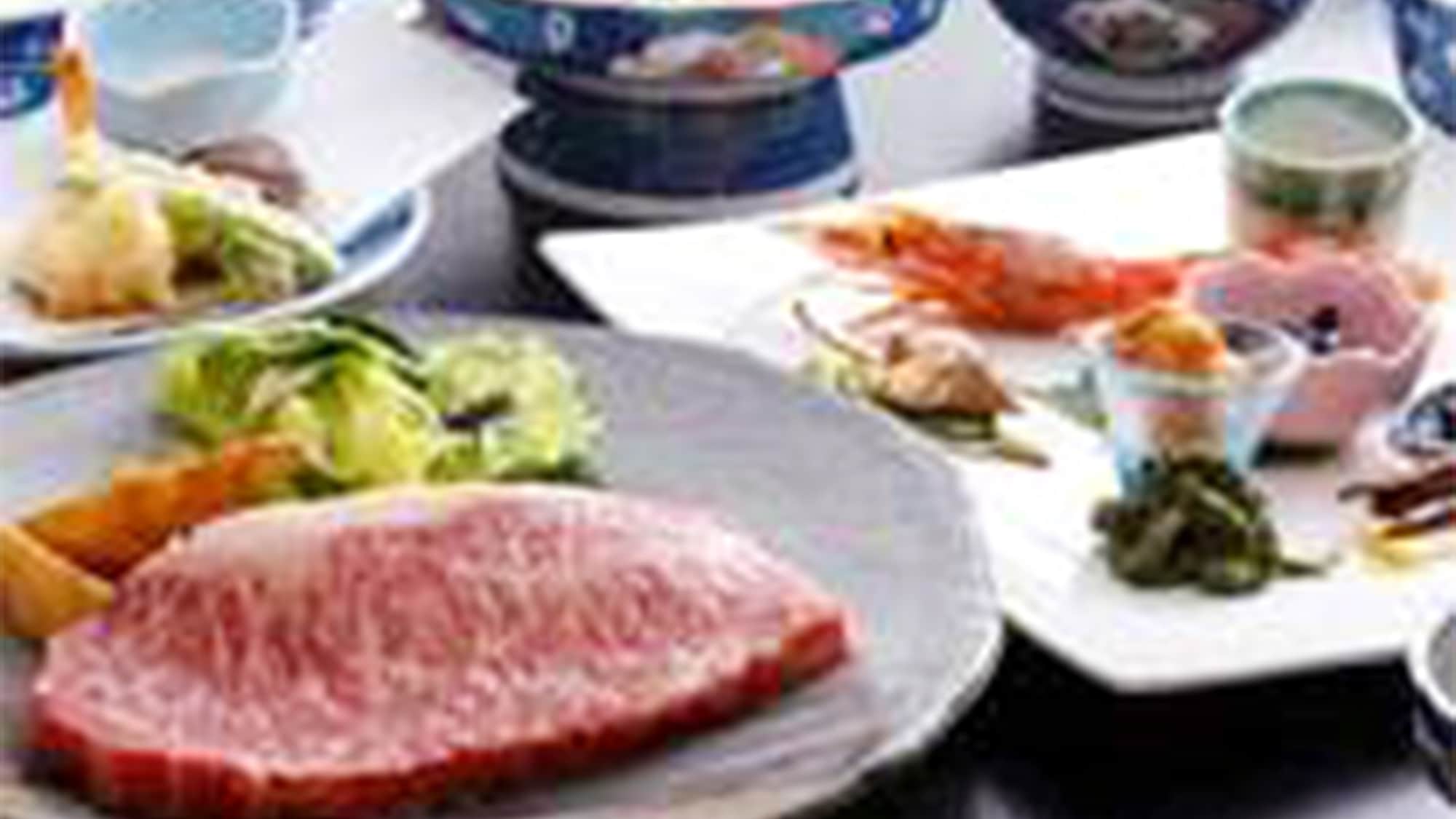 ・ For dinner, please enjoy the luxurious dishes made with Hida beef.