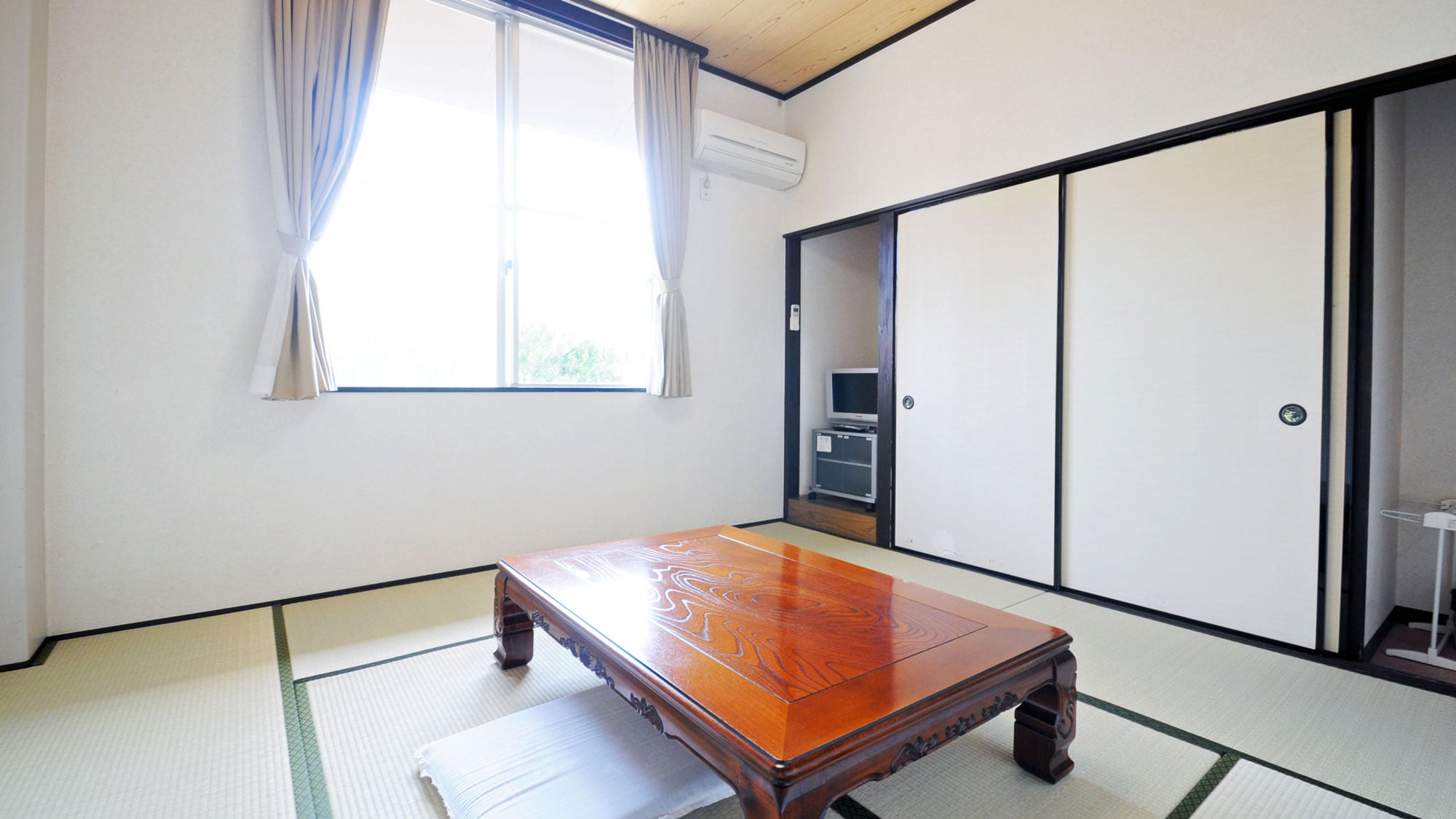 [Japanese-style room] Dandelion room (8 tatami mats)
